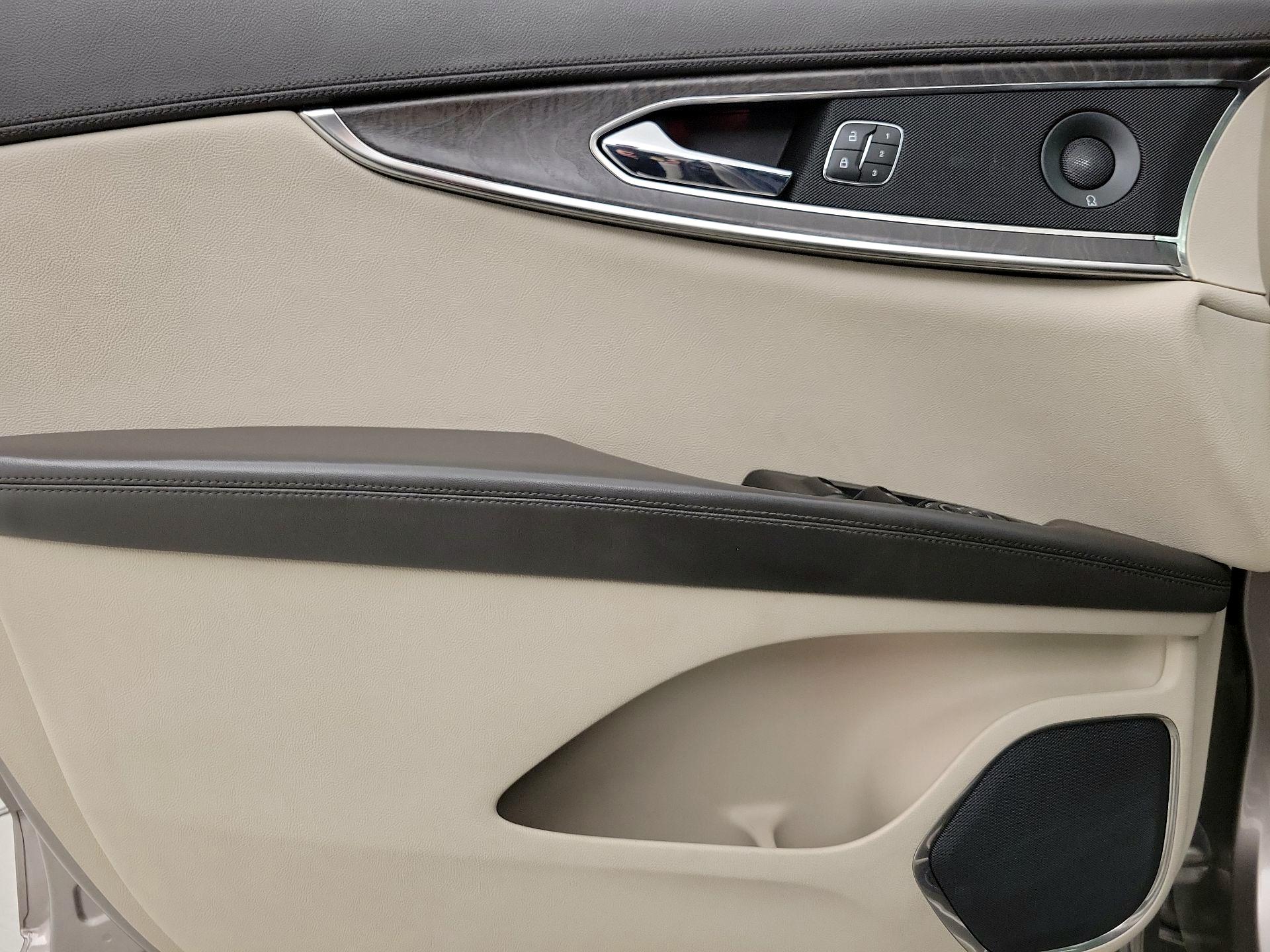 Thumbnail: 2019 Lincoln Nautilus - 12