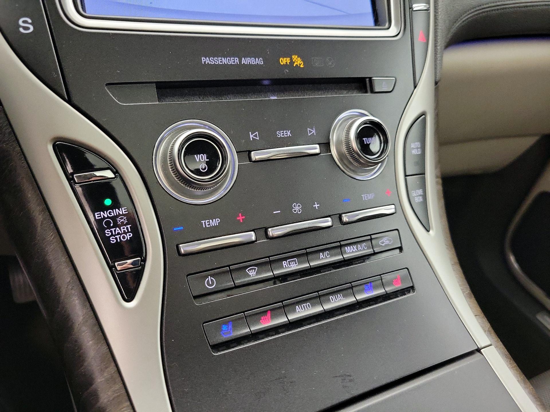 Thumbnail: 2019 Lincoln Nautilus - 17