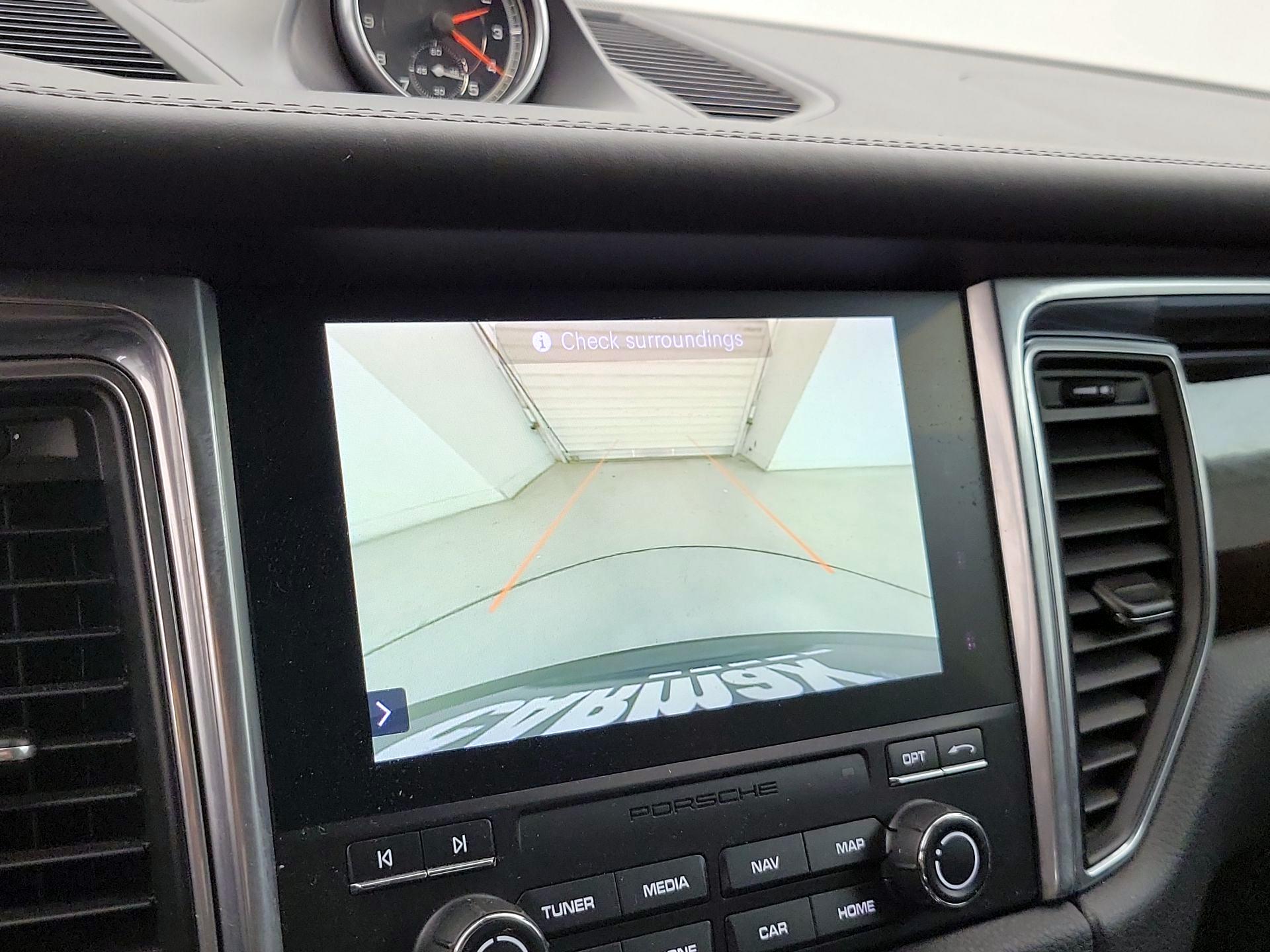 Thumbnail: 2017 Porsche Macan - 15