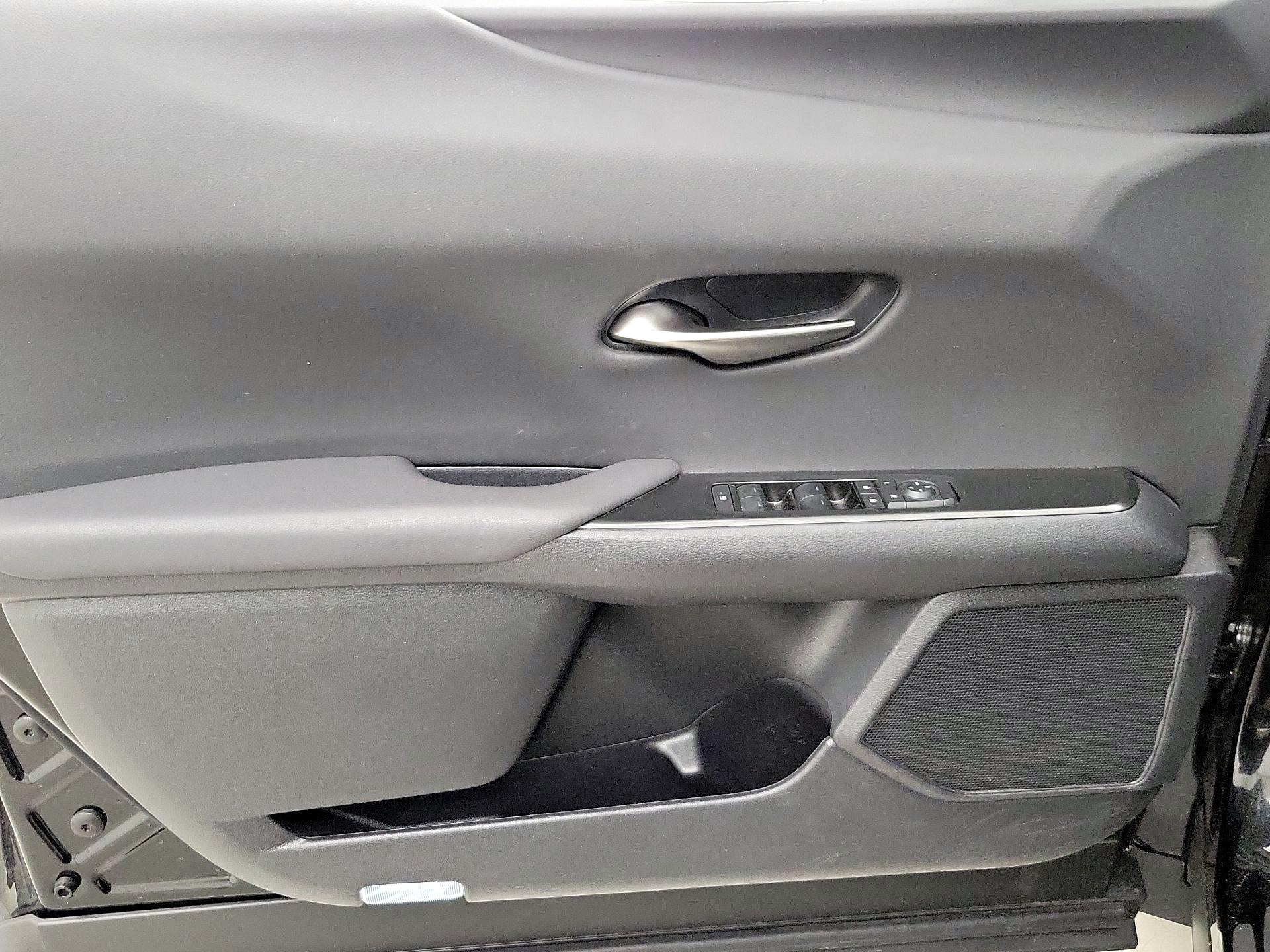 Thumbnail: 2025 Lexus UX - 12