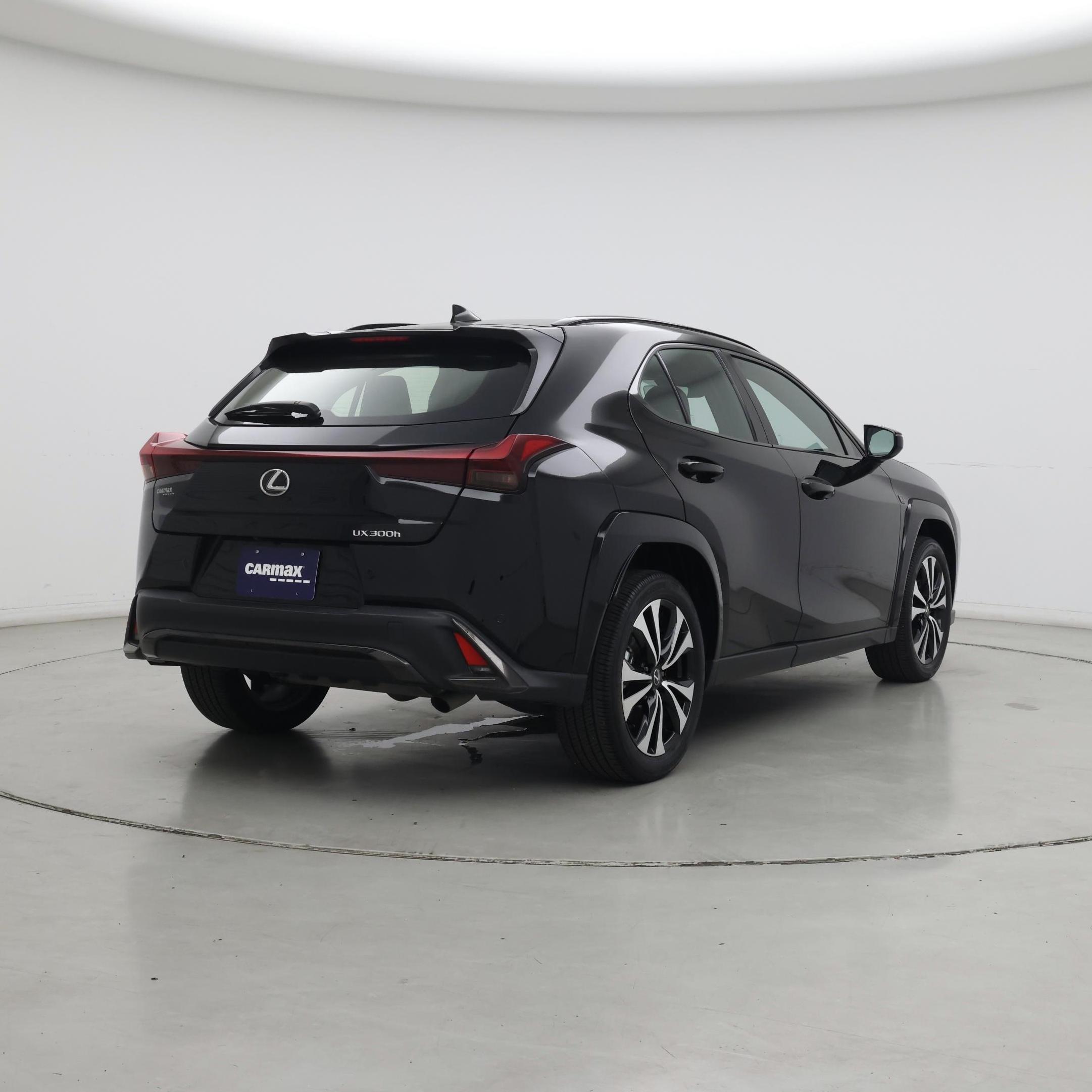 Thumbnail: 2025 Lexus UX - 8