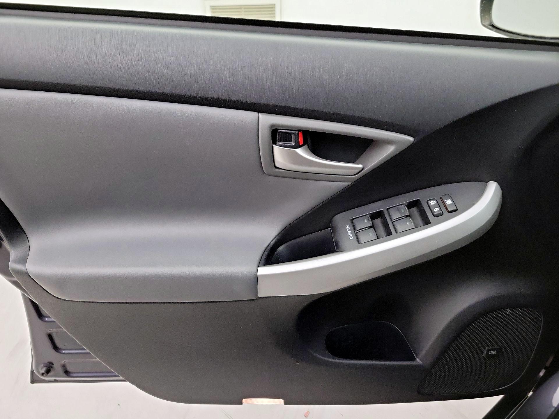 Thumbnail: 2015 Toyota Prius - 12