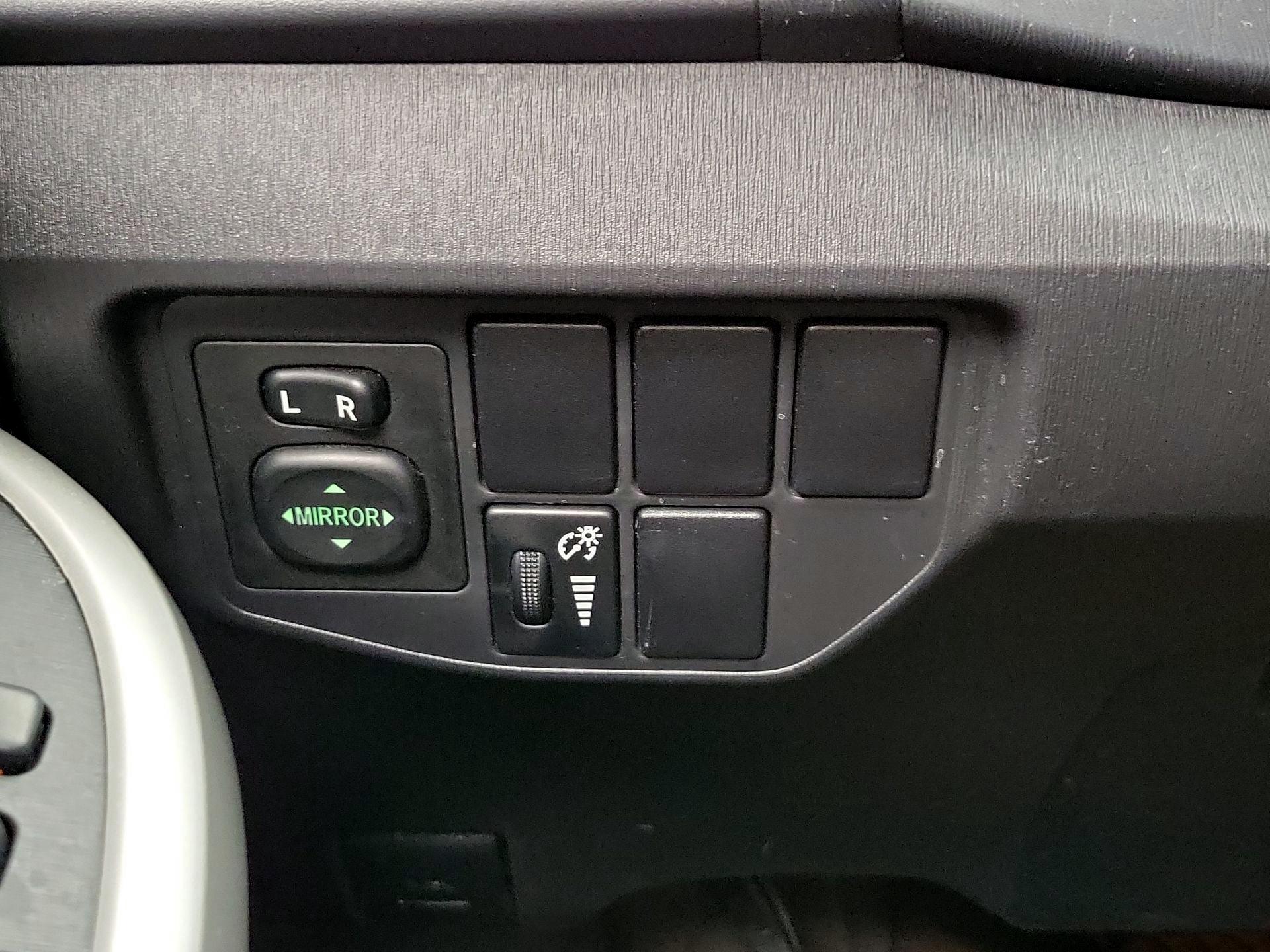 Thumbnail: 2015 Toyota Prius - 13