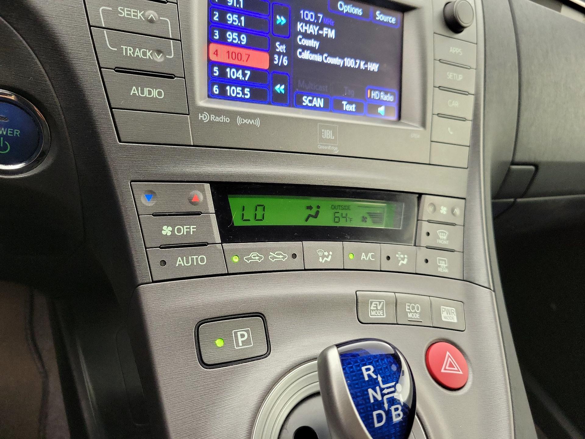 Thumbnail: 2015 Toyota Prius - 17