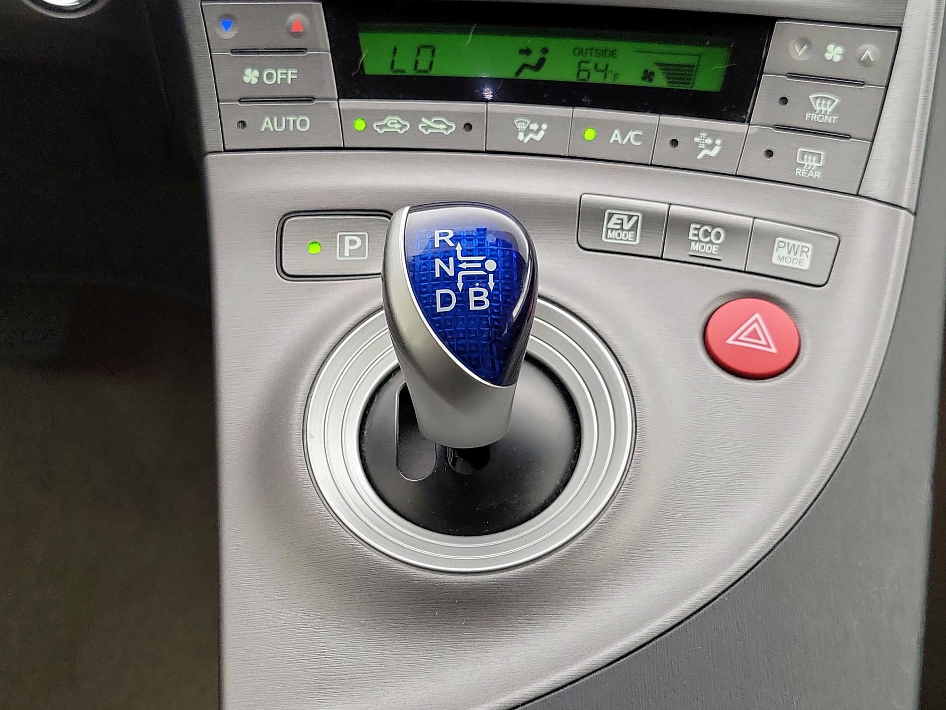 Thumbnail: 2015 Toyota Prius - 18