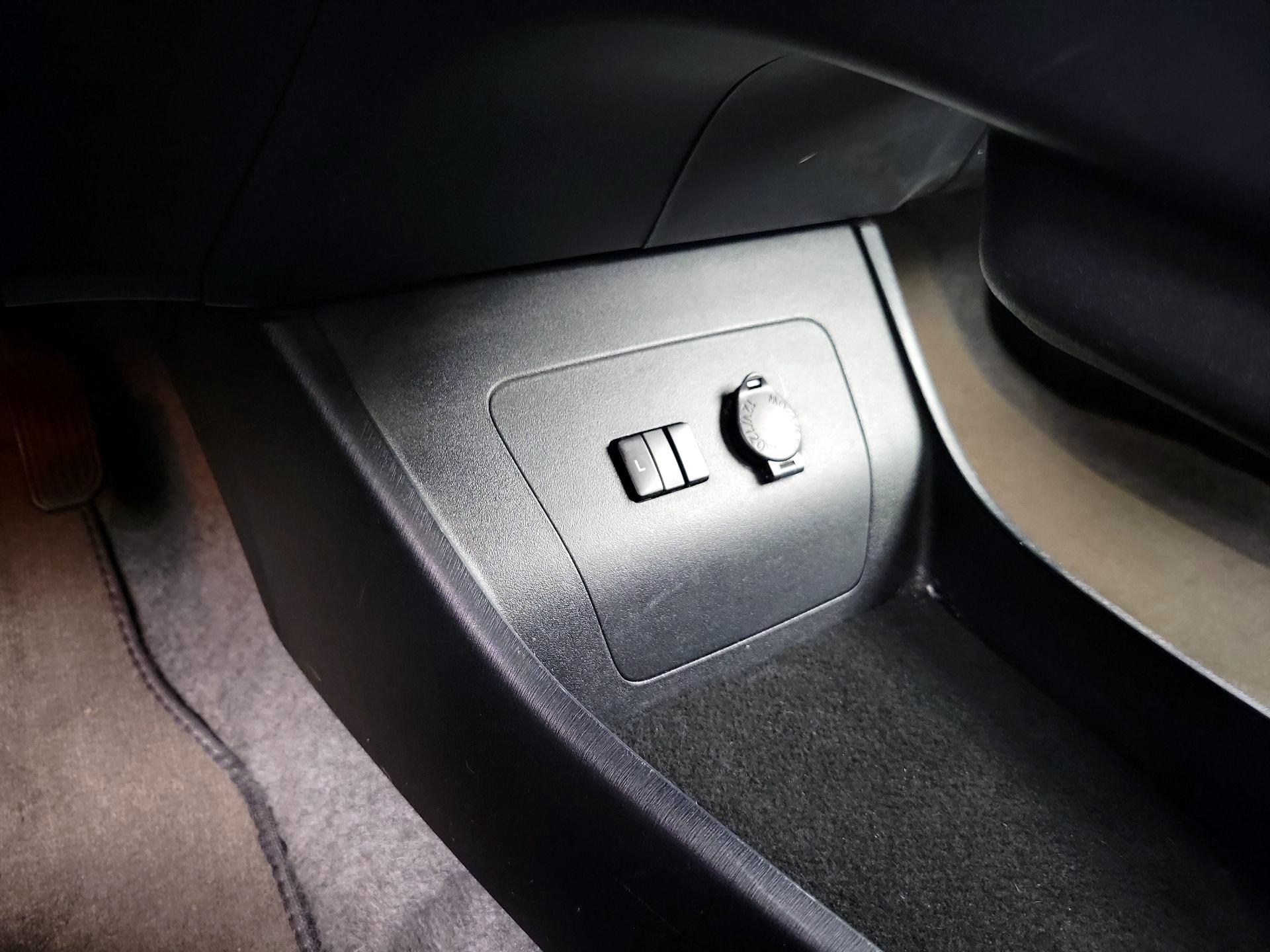 Thumbnail: 2015 Toyota Prius - 19