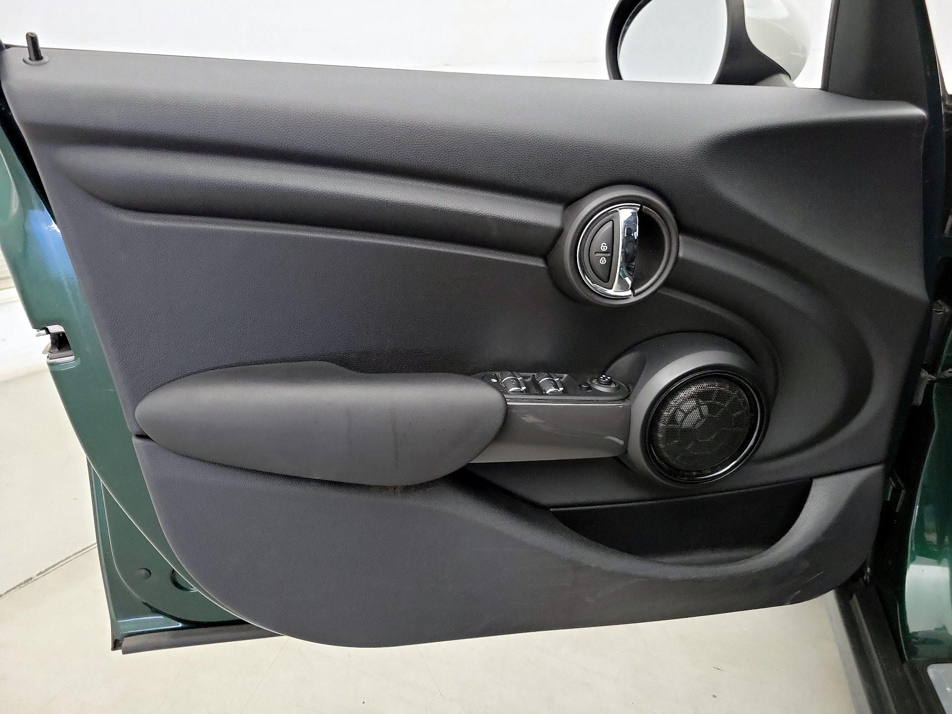 Thumbnail: 2017 MINI Cooper Hardtop - 12