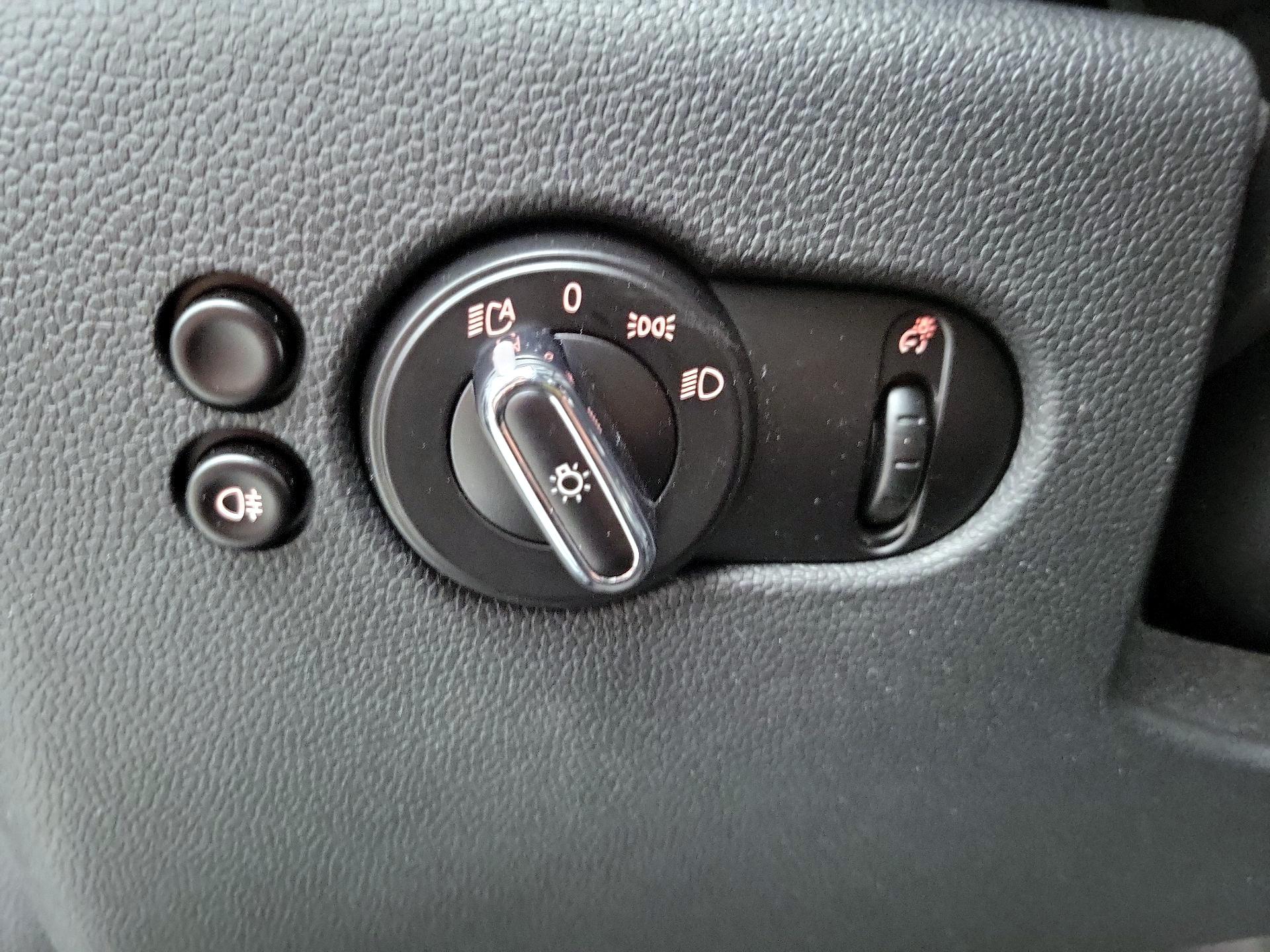 Thumbnail: 2017 MINI Cooper Hardtop - 13