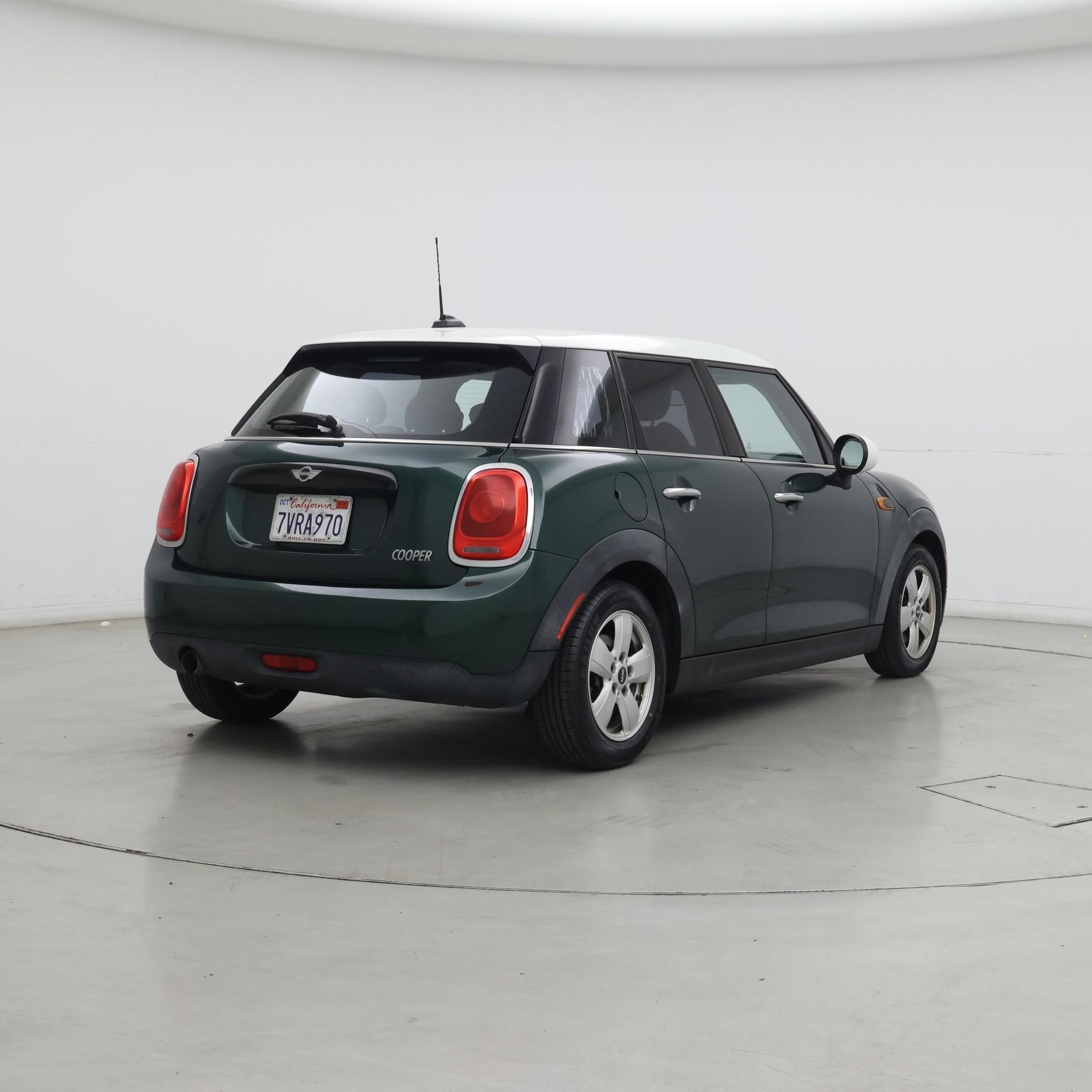 Thumbnail: 2017 MINI Cooper Hardtop - 8