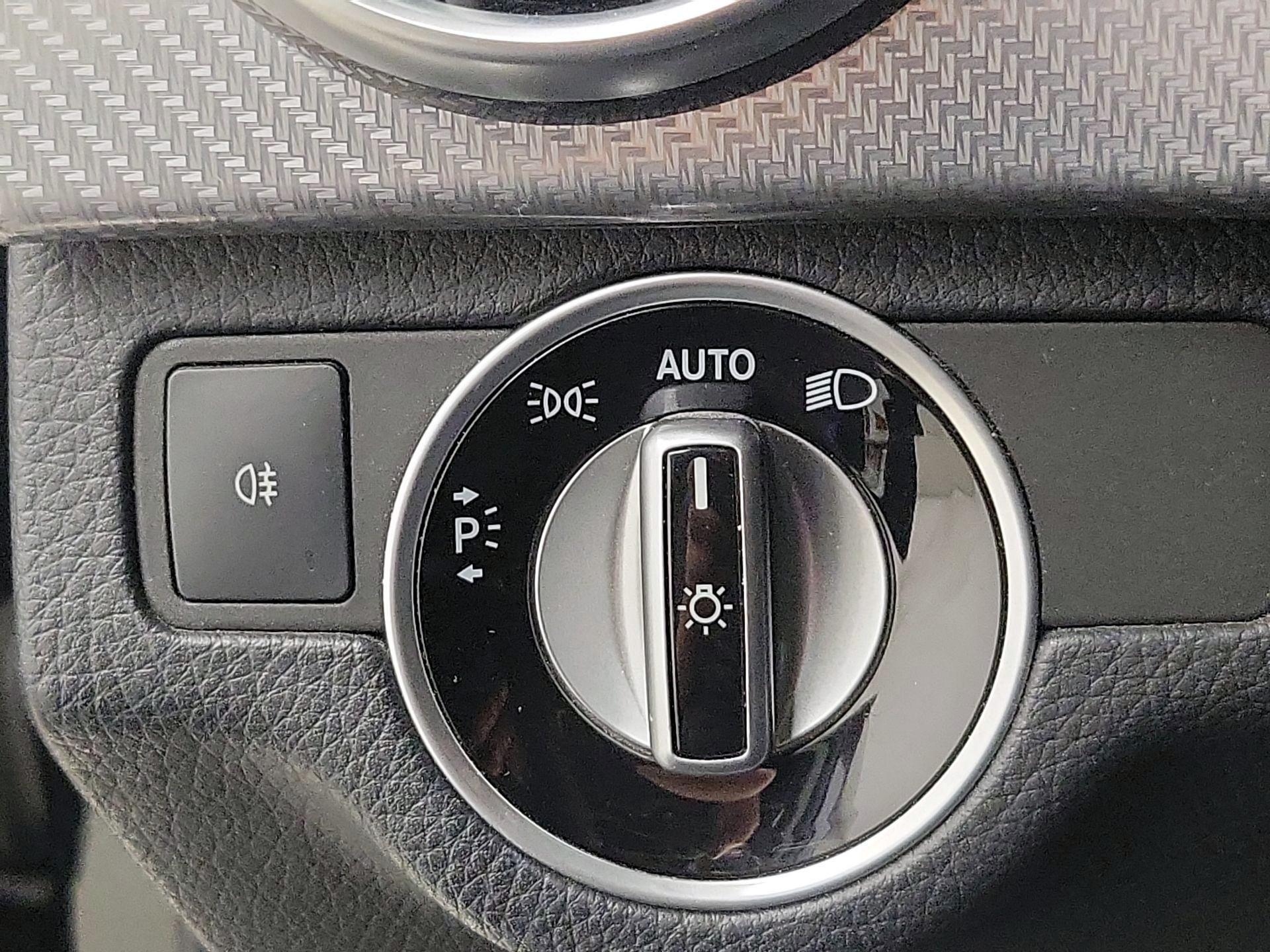 Thumbnail: 2015 Mercedes-Benz GLK - 13