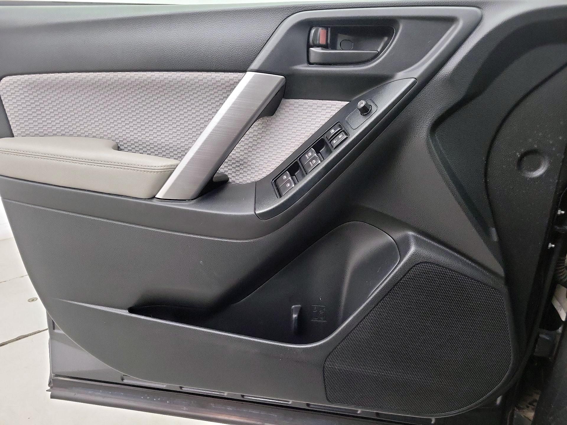 Thumbnail: 2017 Subaru Forester - 12