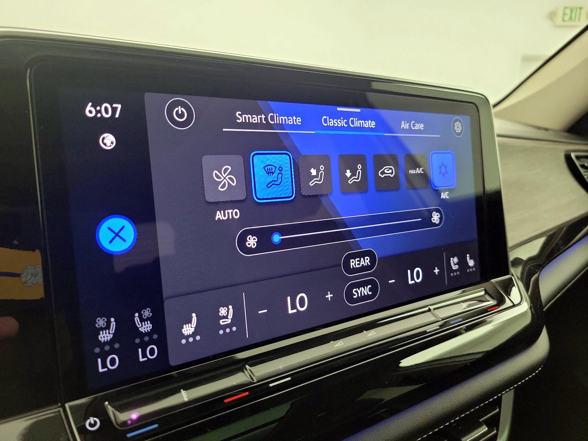 Thumbnail: 2024 Volkswagen Atlas - 17