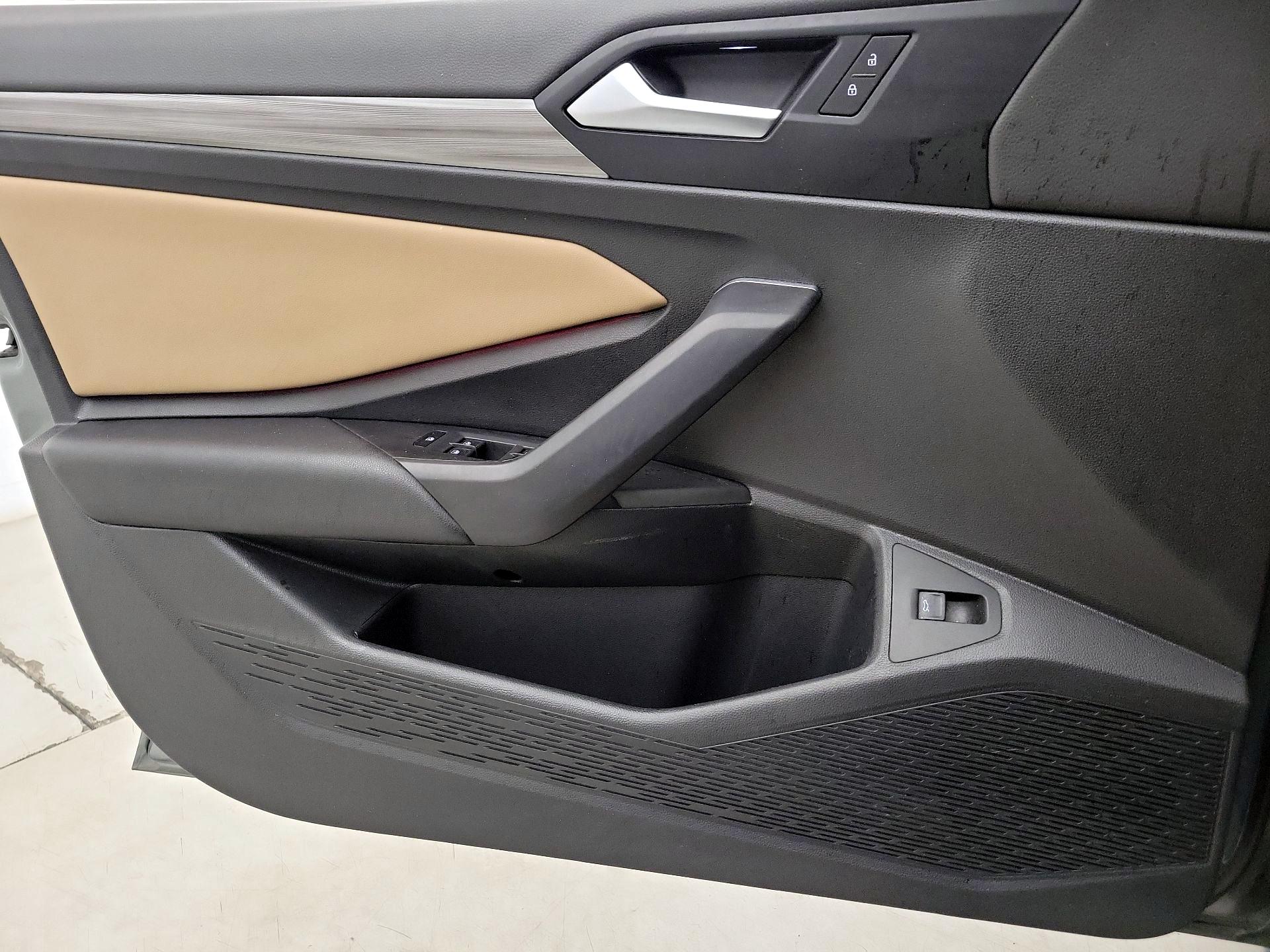 Thumbnail: 2019 Volkswagen Jetta - 12