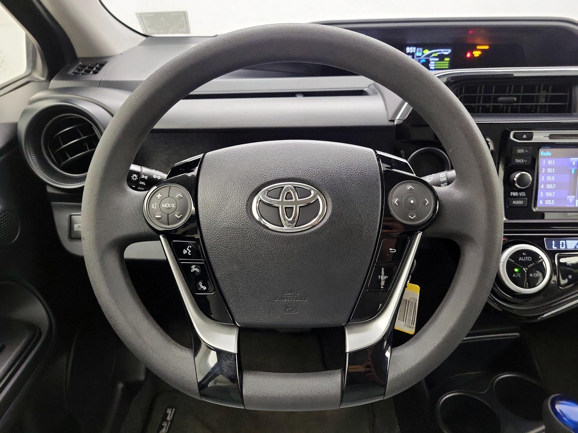 Thumbnail: 2018 Toyota Prius c - 10