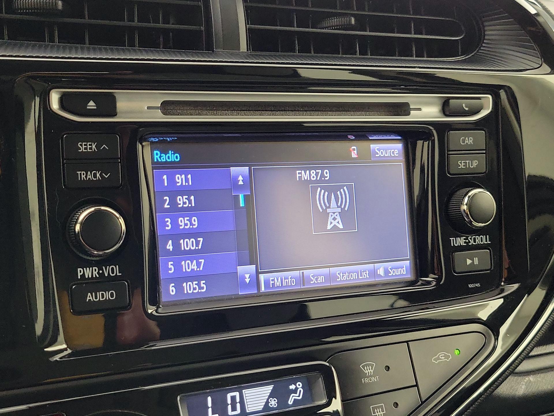 Thumbnail: 2018 Toyota Prius c - 15