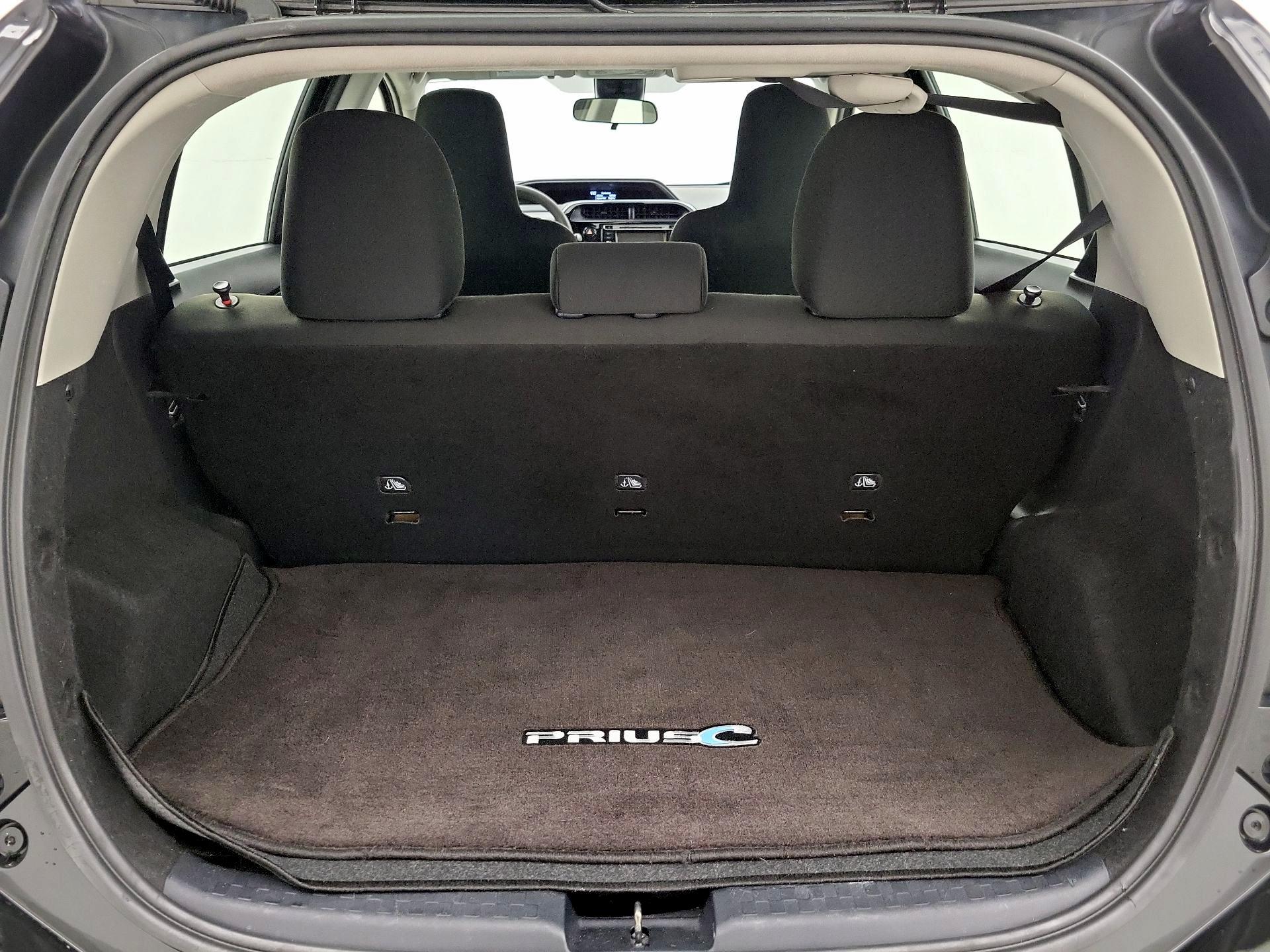 Thumbnail: 2018 Toyota Prius c - 20