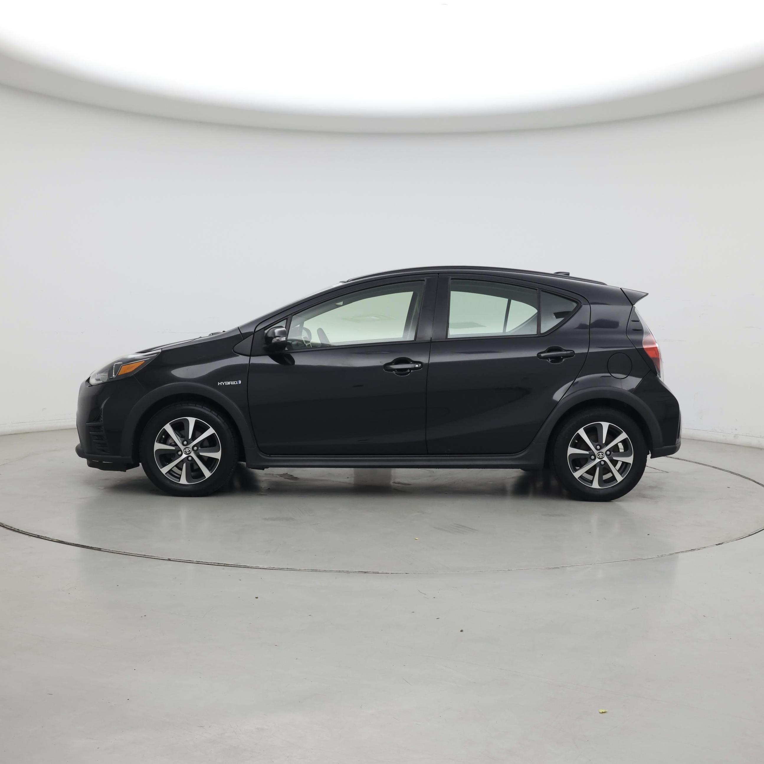 Thumbnail: 2018 Toyota Prius c - 3