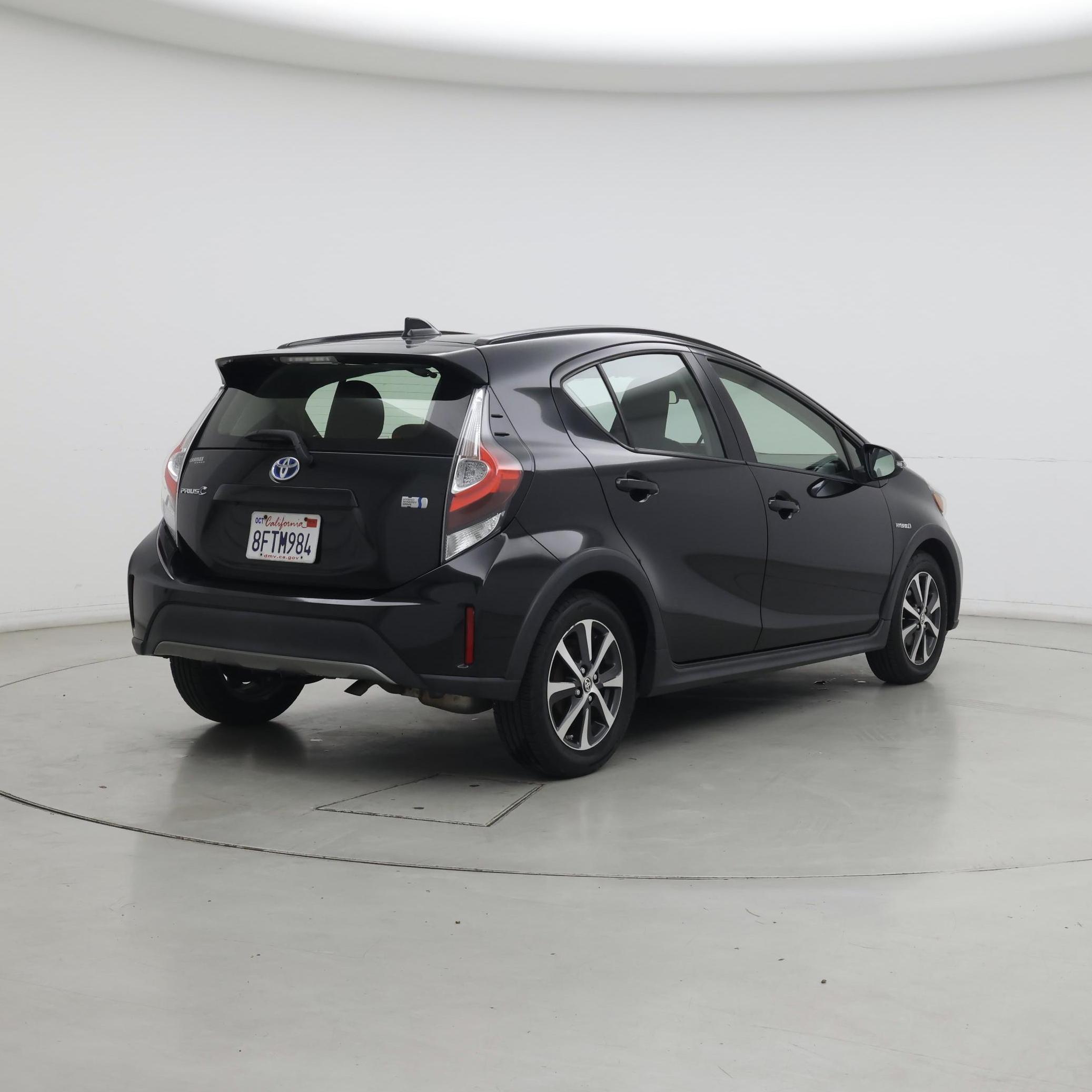 Thumbnail: 2018 Toyota Prius c - 8