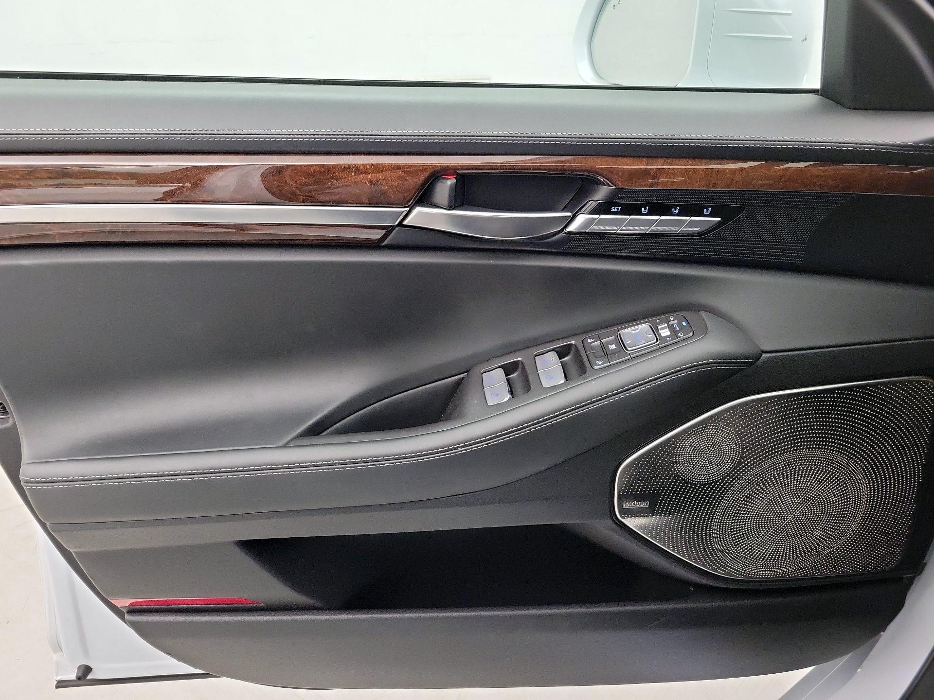 Thumbnail: 2019 Genesis G90 - 12