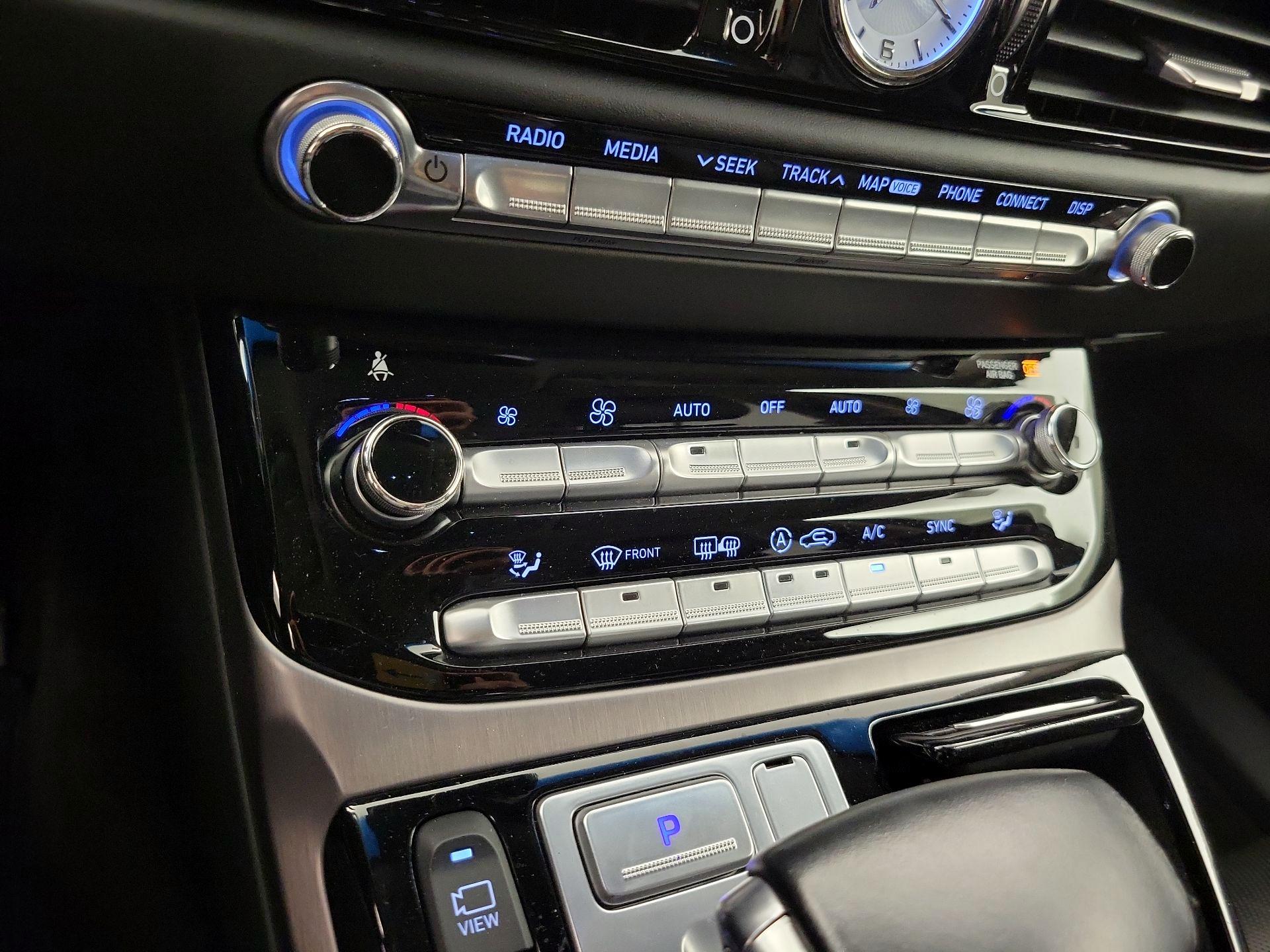 Thumbnail: 2019 Genesis G90 - 17