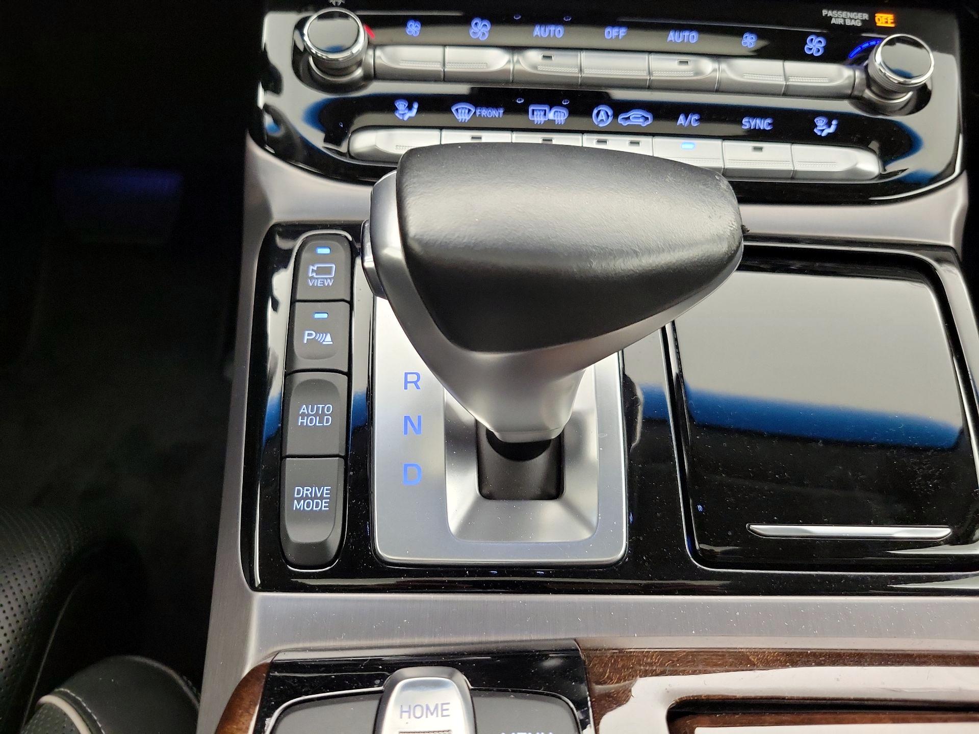 Thumbnail: 2019 Genesis G90 - 18