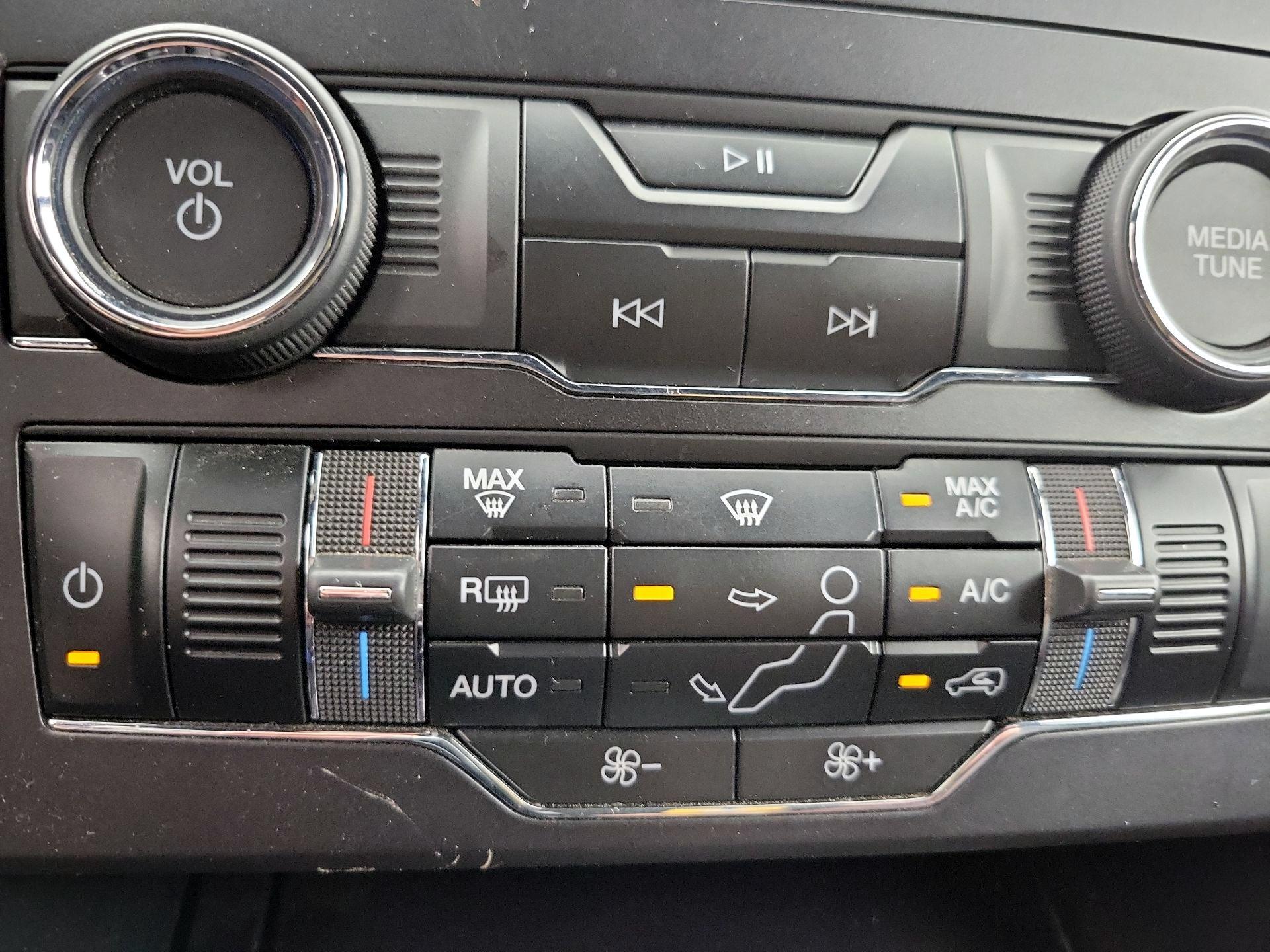 Thumbnail: 2019 Ford Explorer - 16