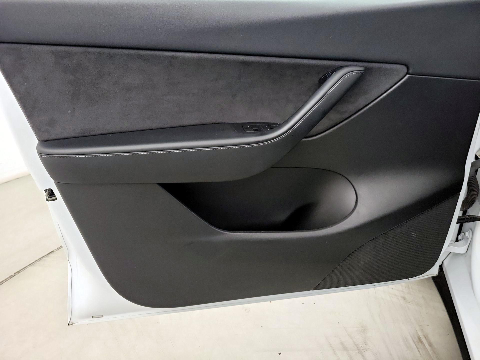 Thumbnail: 2022 Tesla Model Y - 12