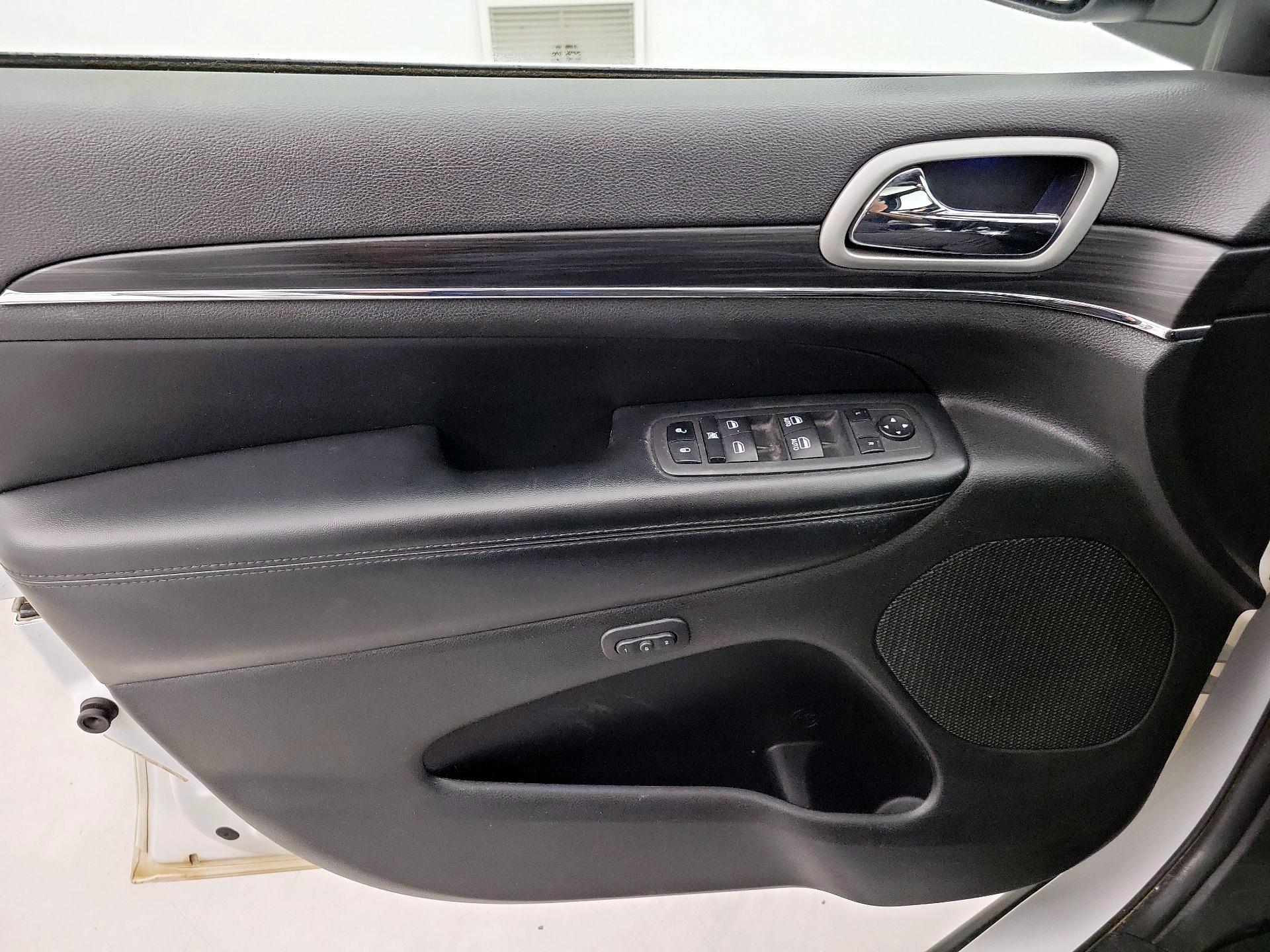 Thumbnail: 2022 Jeep Grand Cherokee - 12