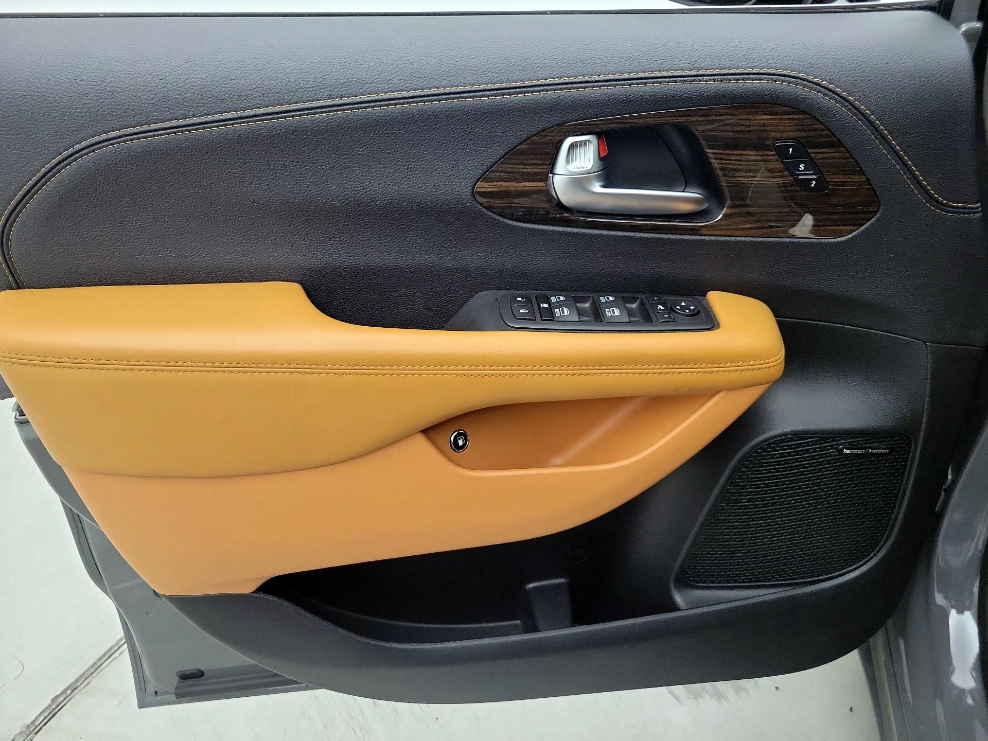 Thumbnail: 2023 Chrysler Pacifica - 12