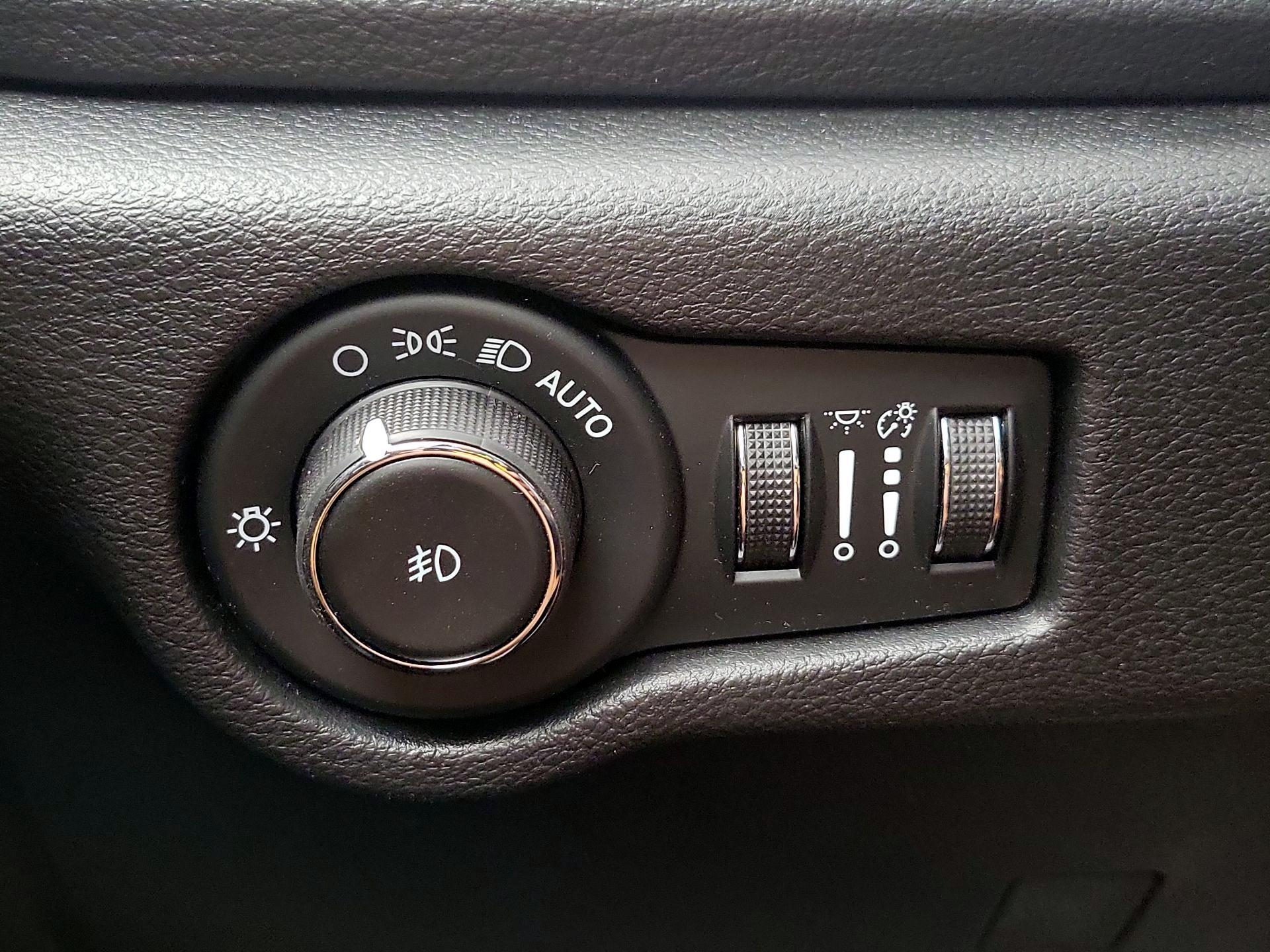 Thumbnail: 2023 Chrysler Pacifica - 13