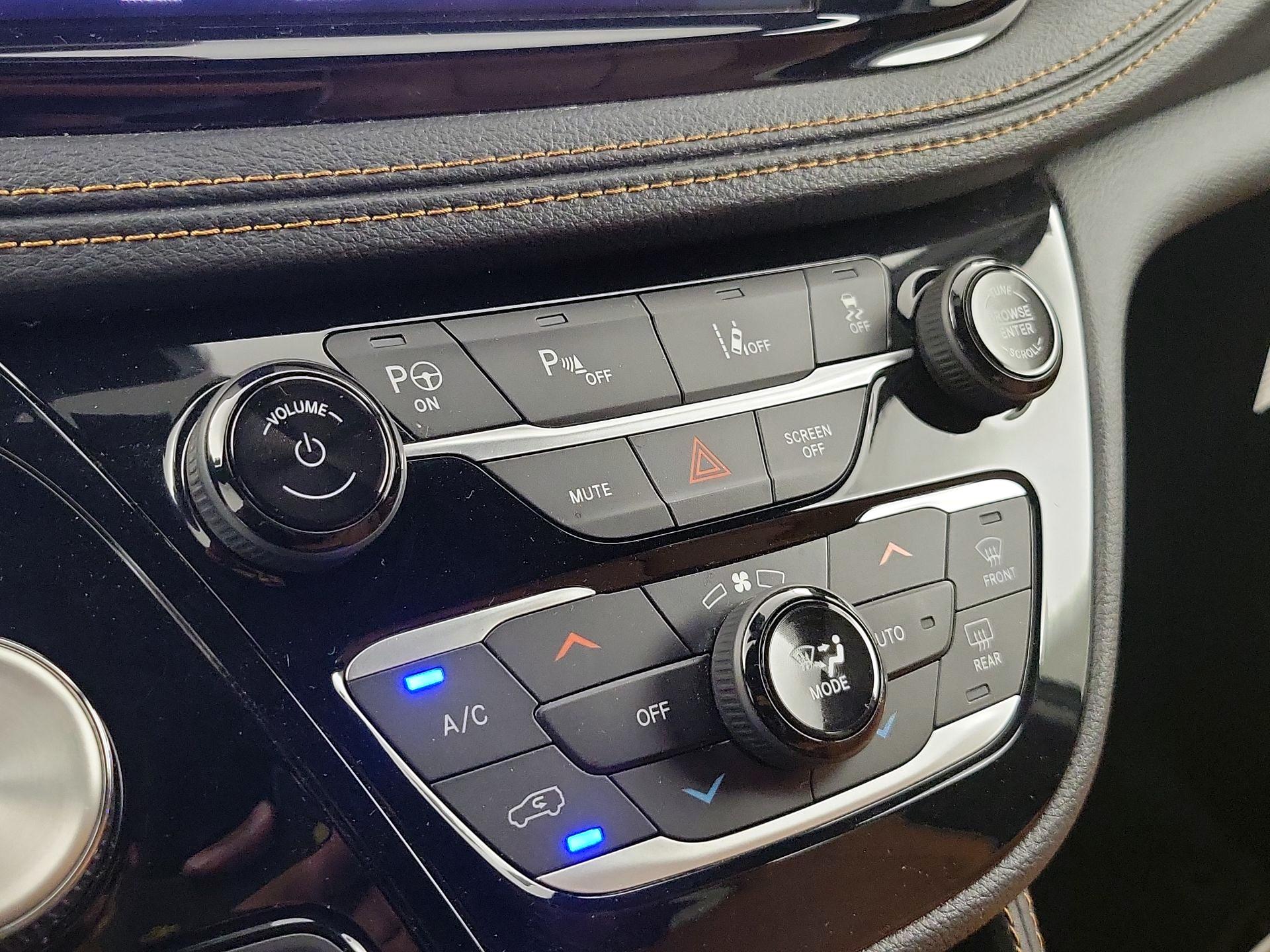 Thumbnail: 2023 Chrysler Pacifica - 17