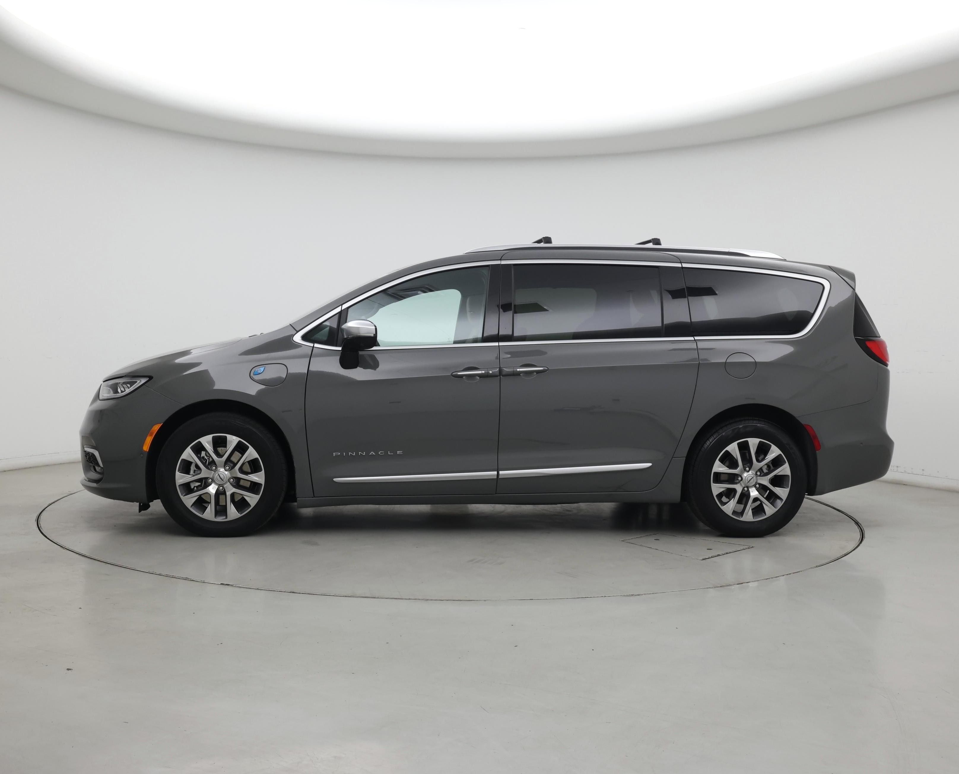 Thumbnail: 2023 Chrysler Pacifica - 3