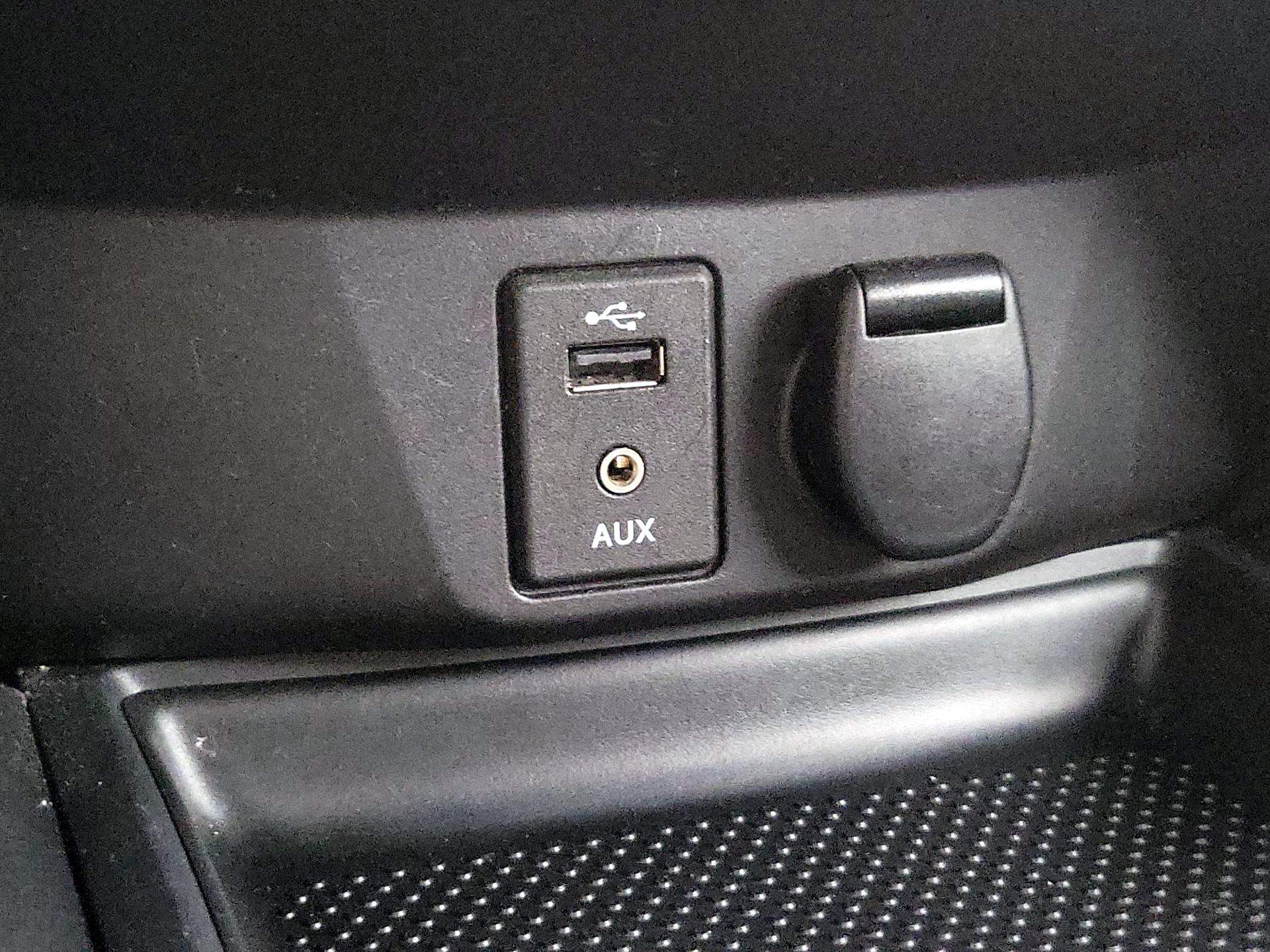 Thumbnail: 2016 Nissan Rogue - 18