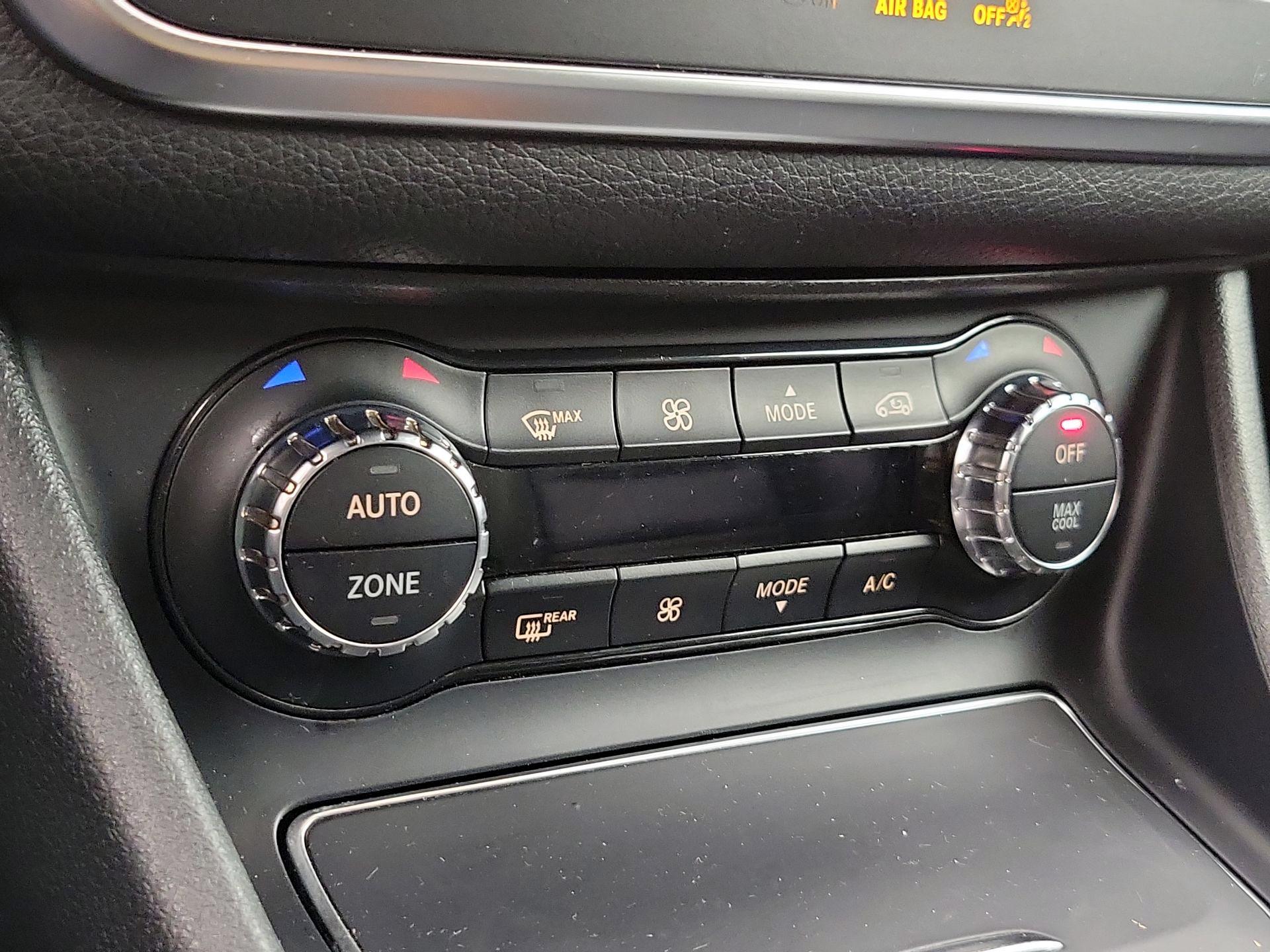 Thumbnail: 2020 Mercedes-Benz GLA - 17