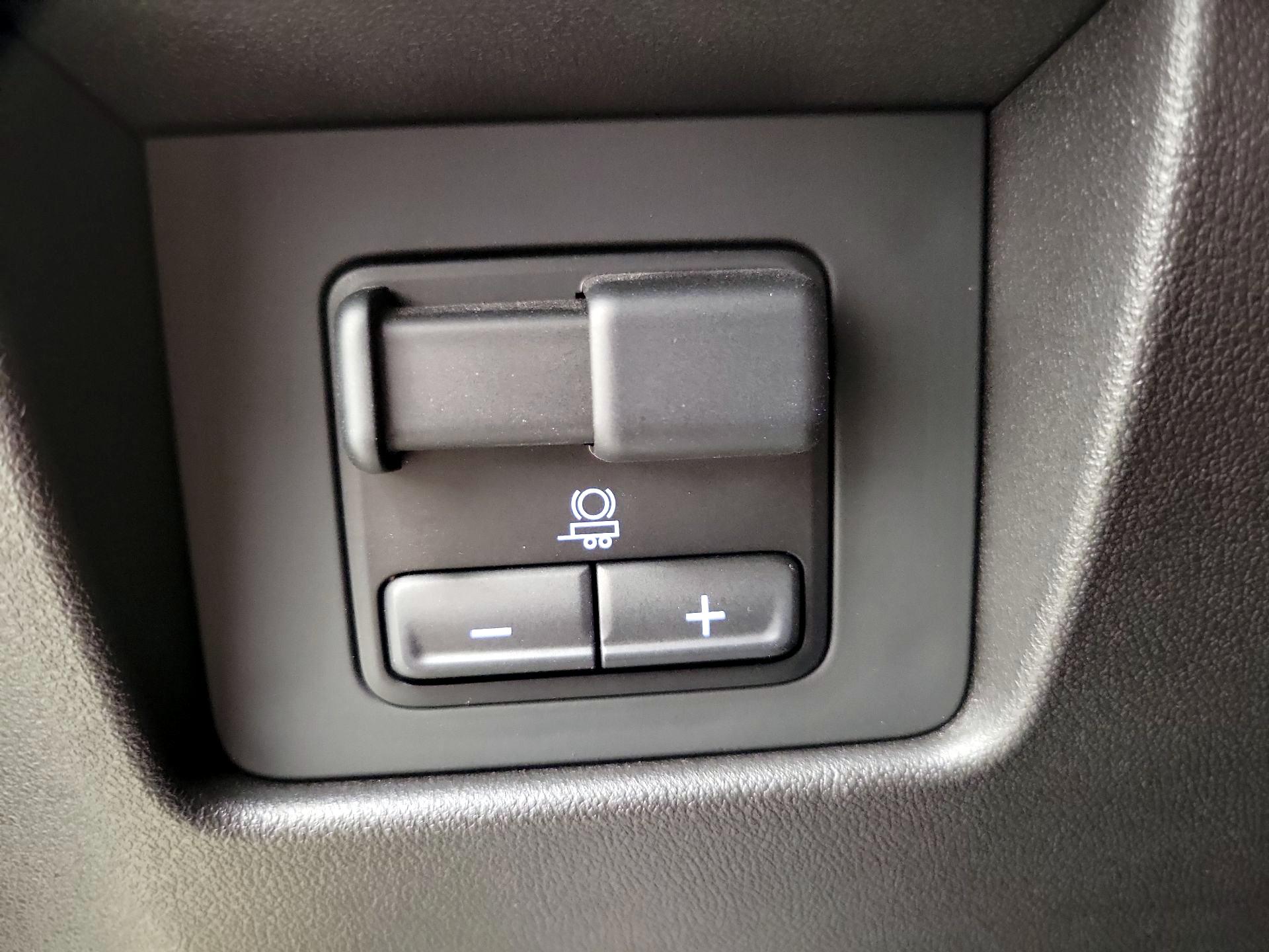 Thumbnail: 2023 Chevrolet Colorado - 13