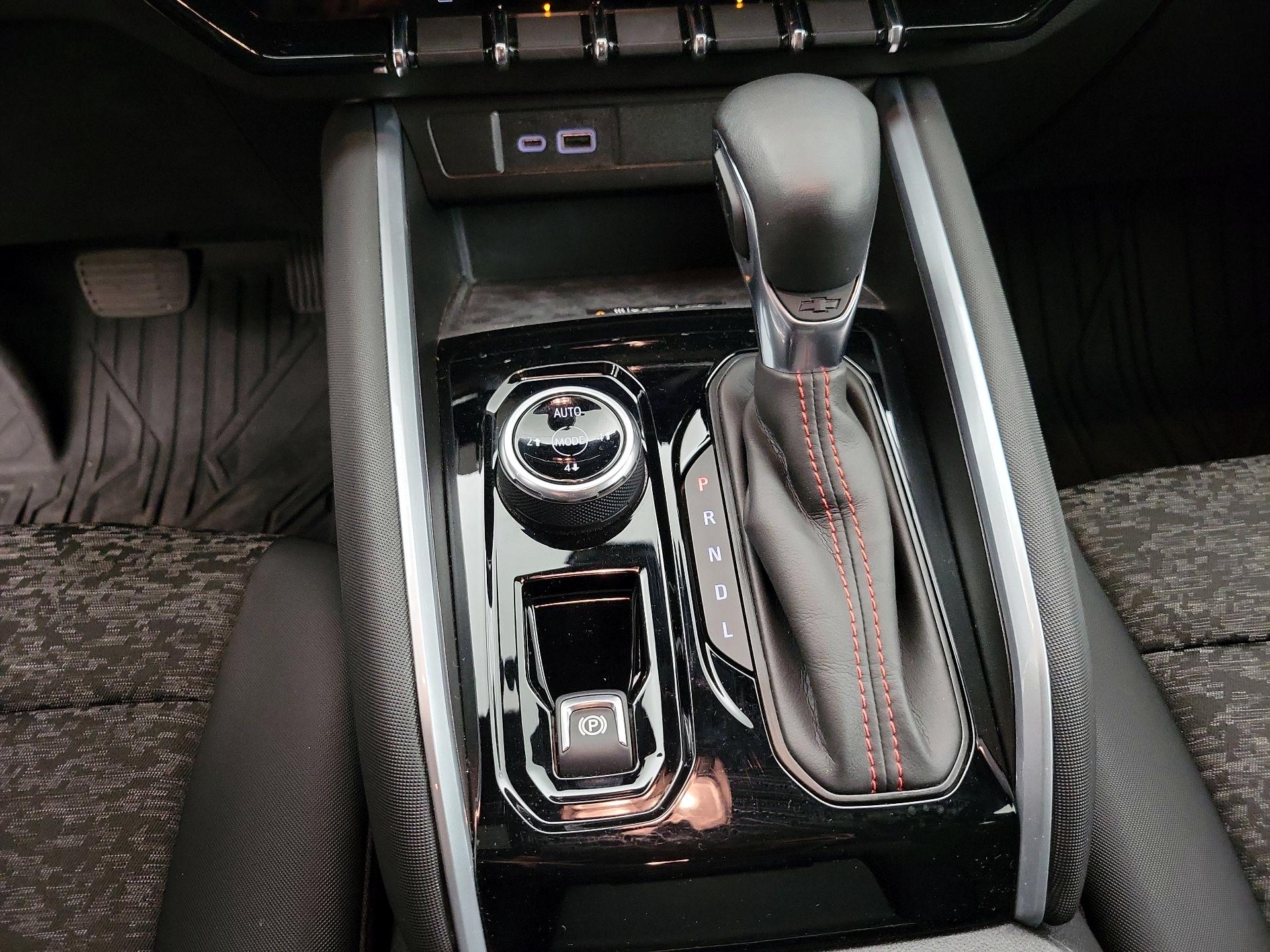 Thumbnail: 2023 Chevrolet Colorado - 17