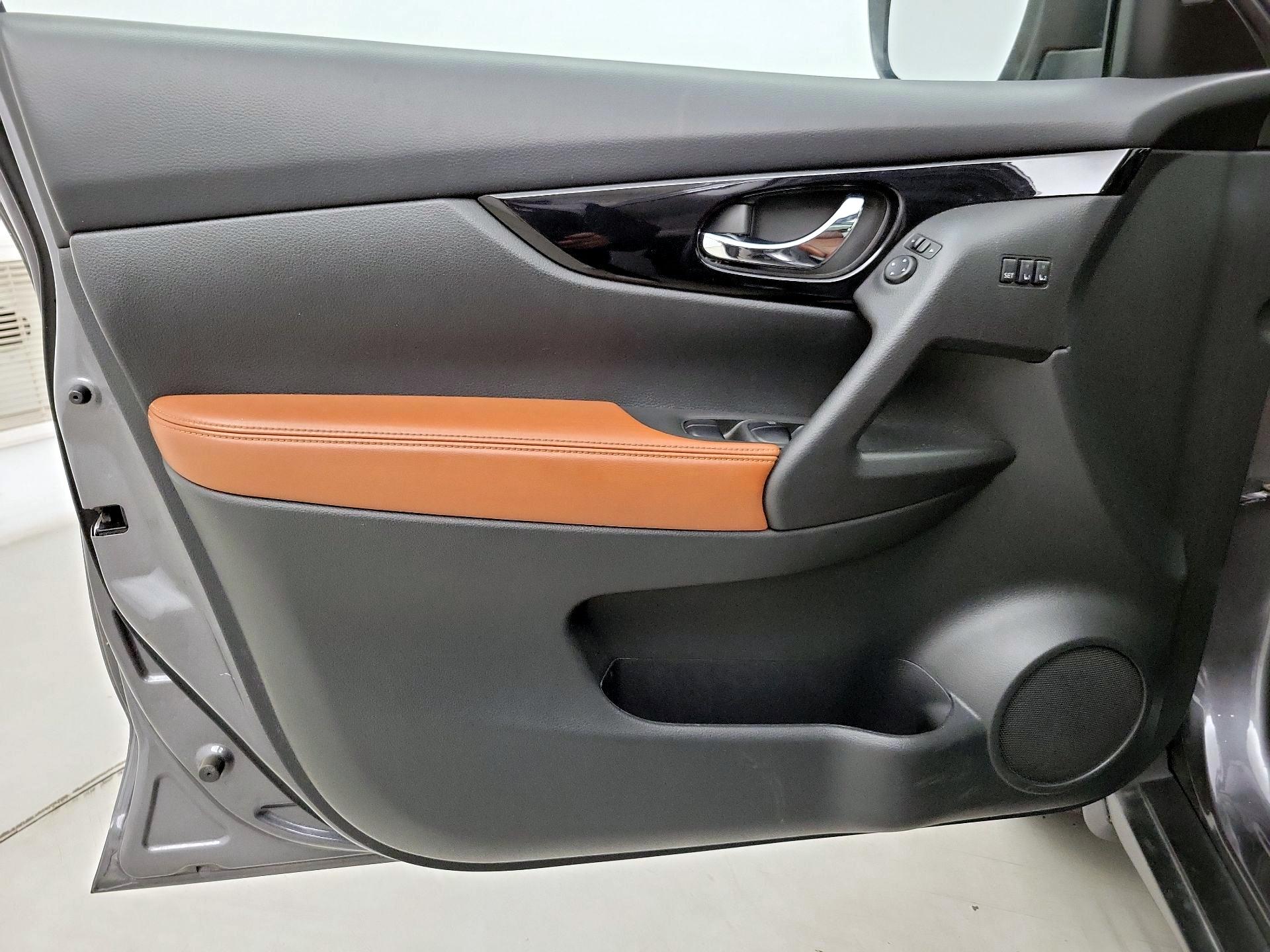 Thumbnail: 2019 Nissan Rogue - 12