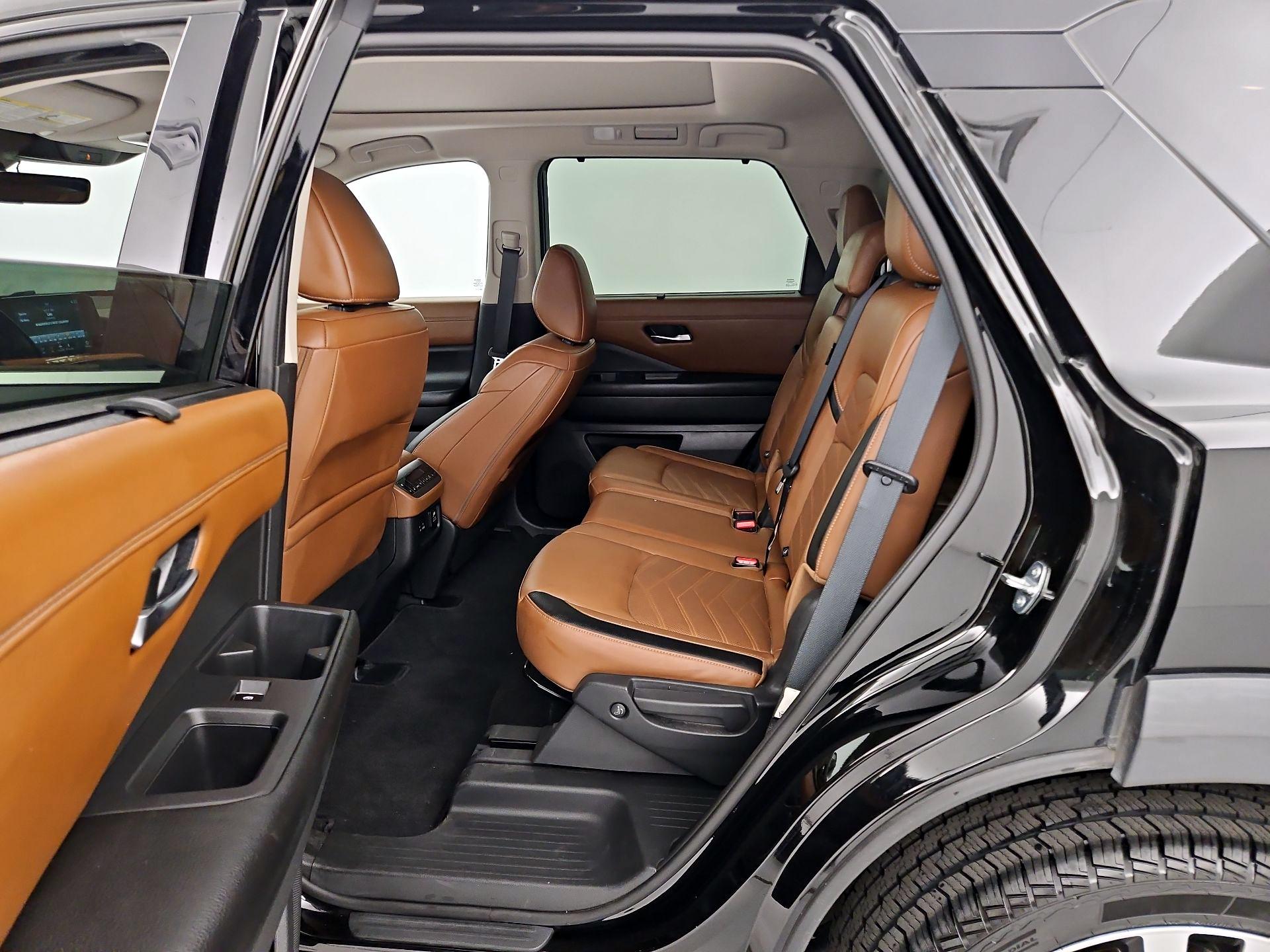 Thumbnail: 2023 Nissan Pathfinder - 16