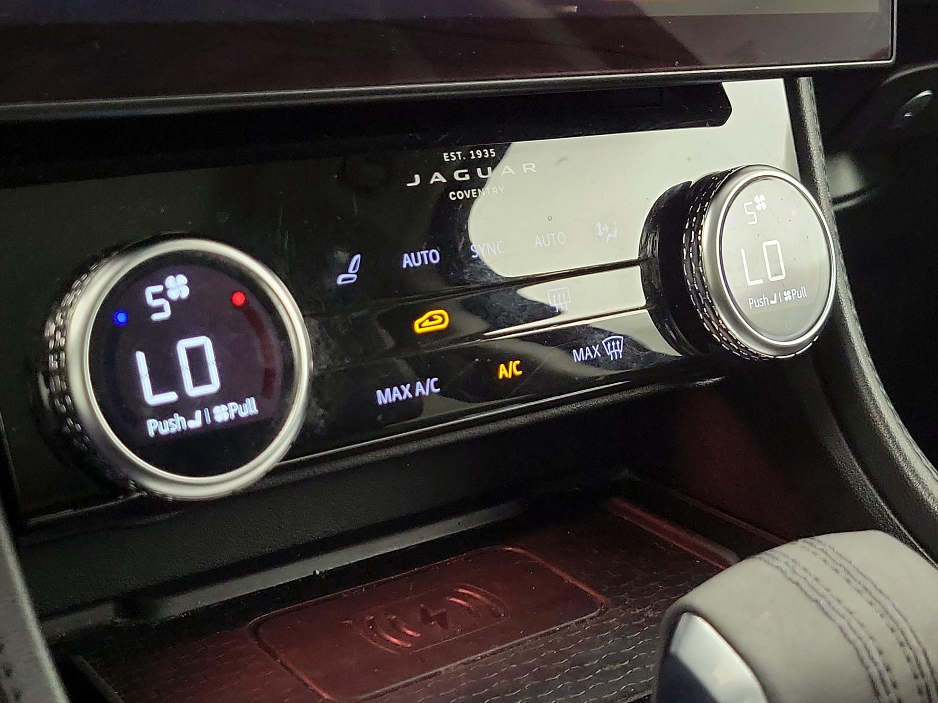 Thumbnail: 2022 Jaguar F-Pace - 17