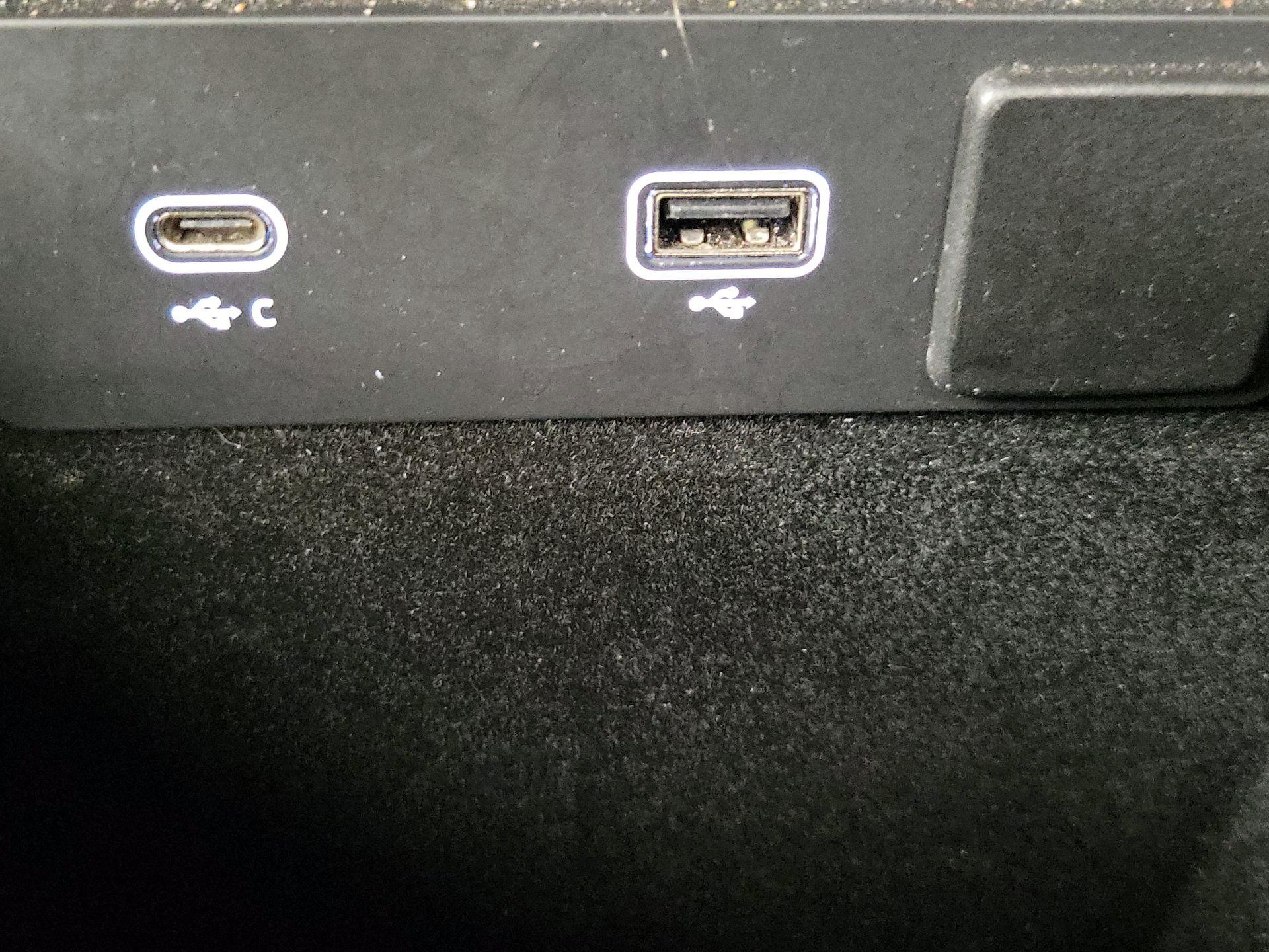 Thumbnail: 2022 Jaguar F-Pace - 19