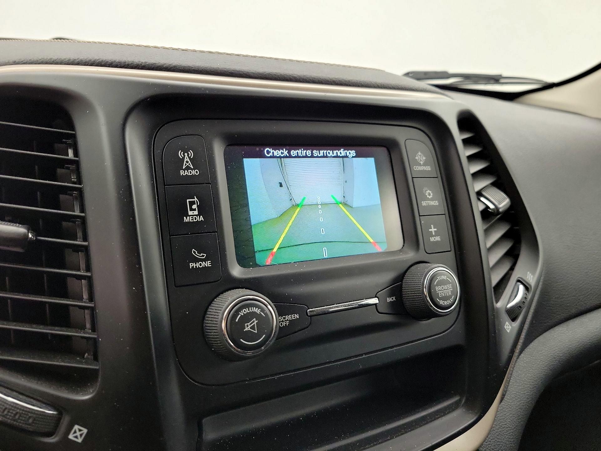 Thumbnail: 2016 Jeep Cherokee - 14