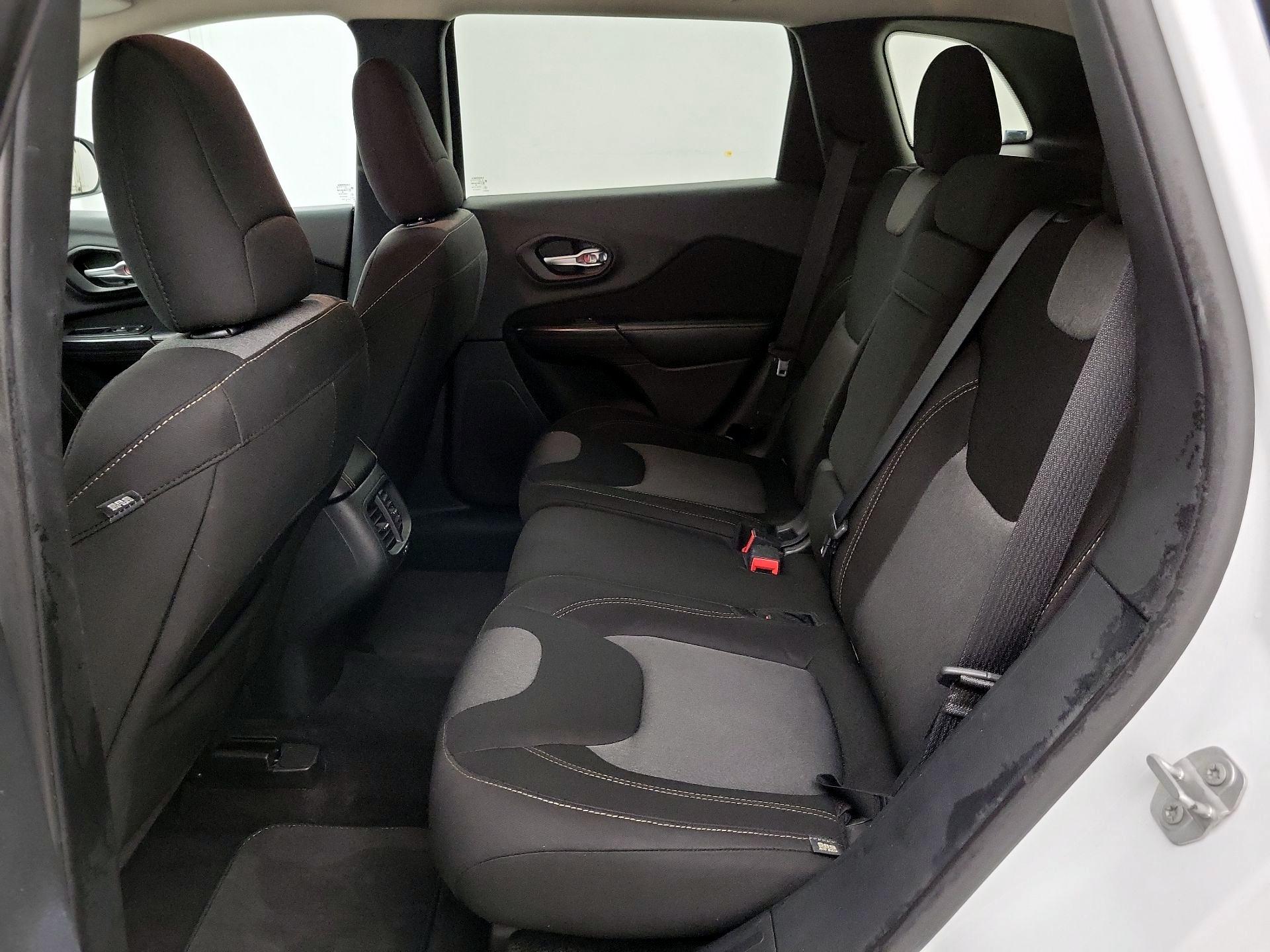 Thumbnail: 2016 Jeep Cherokee - 19