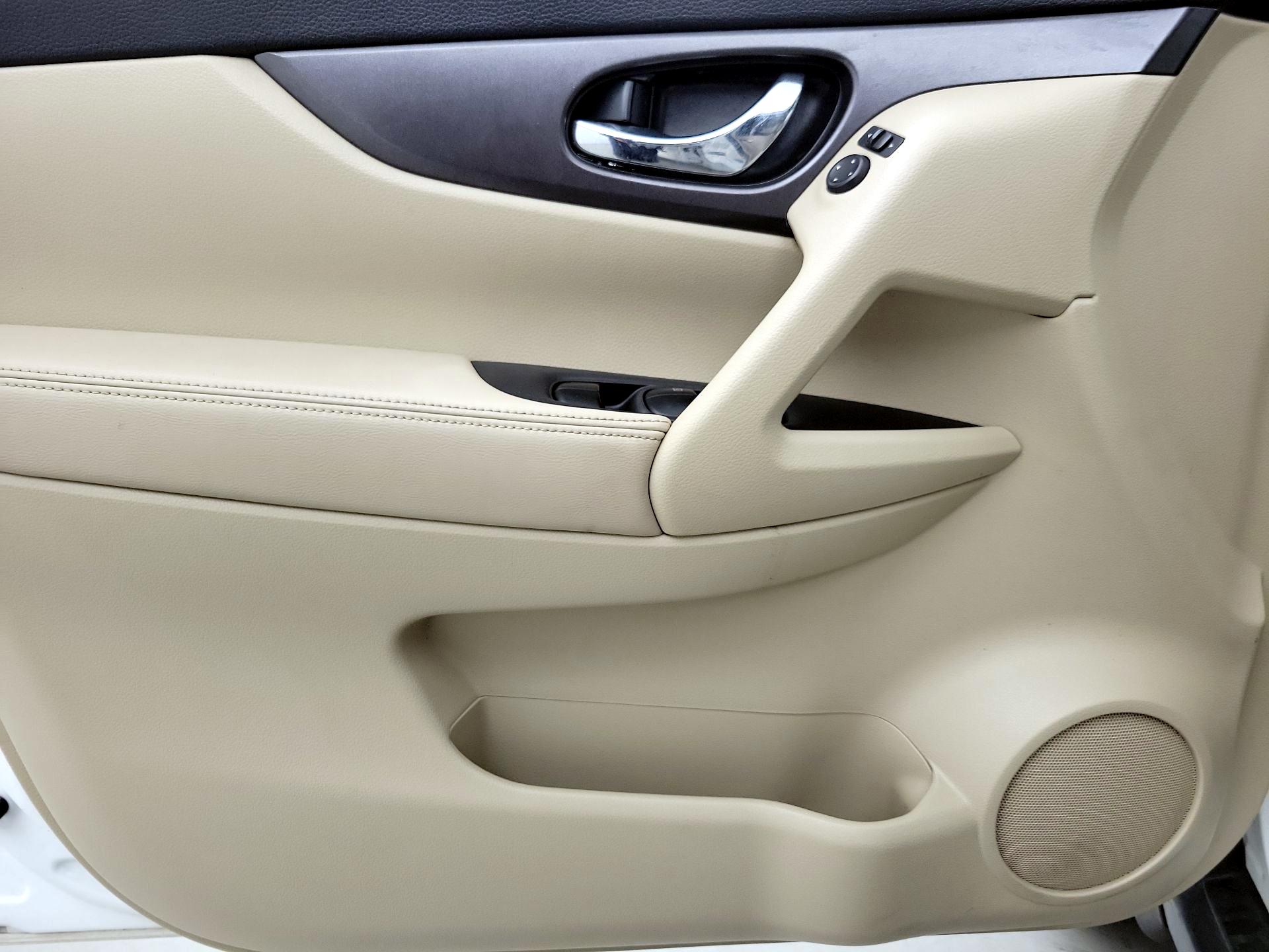 Thumbnail: 2016 Nissan Rogue - 12