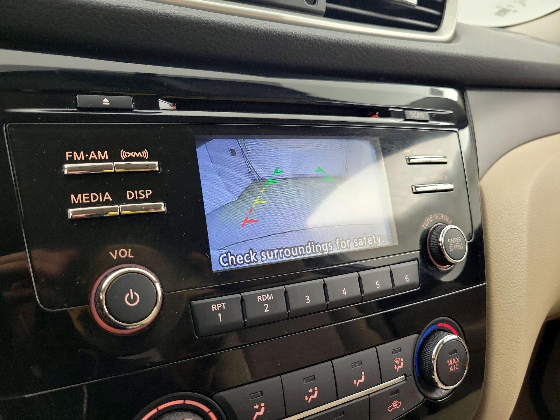 Thumbnail: 2016 Nissan Rogue - 14