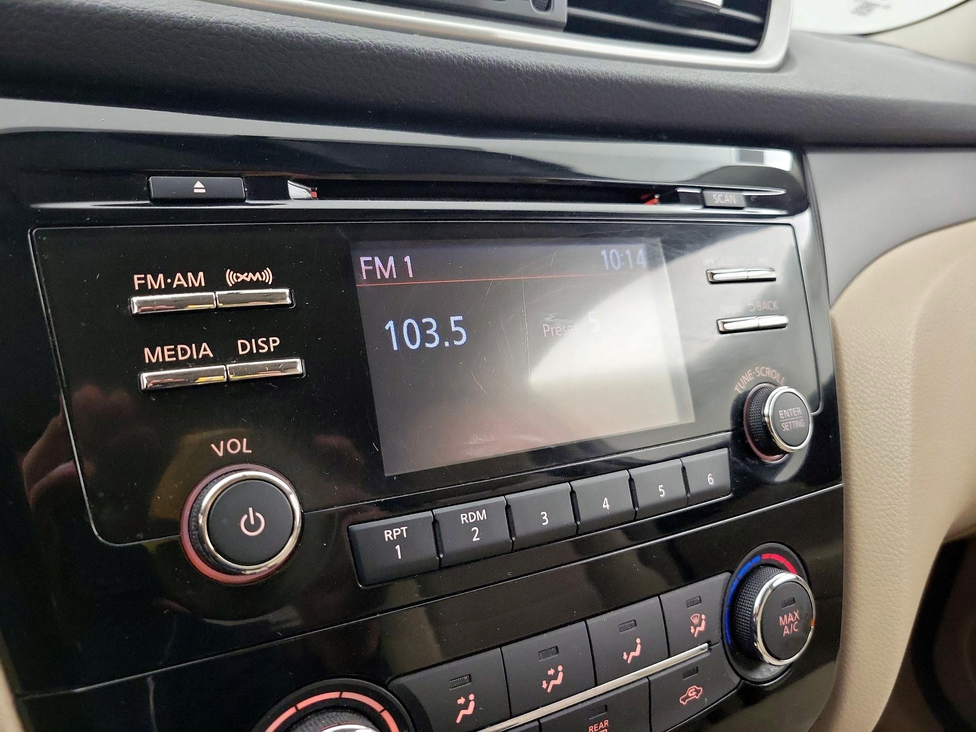 Thumbnail: 2016 Nissan Rogue - 15