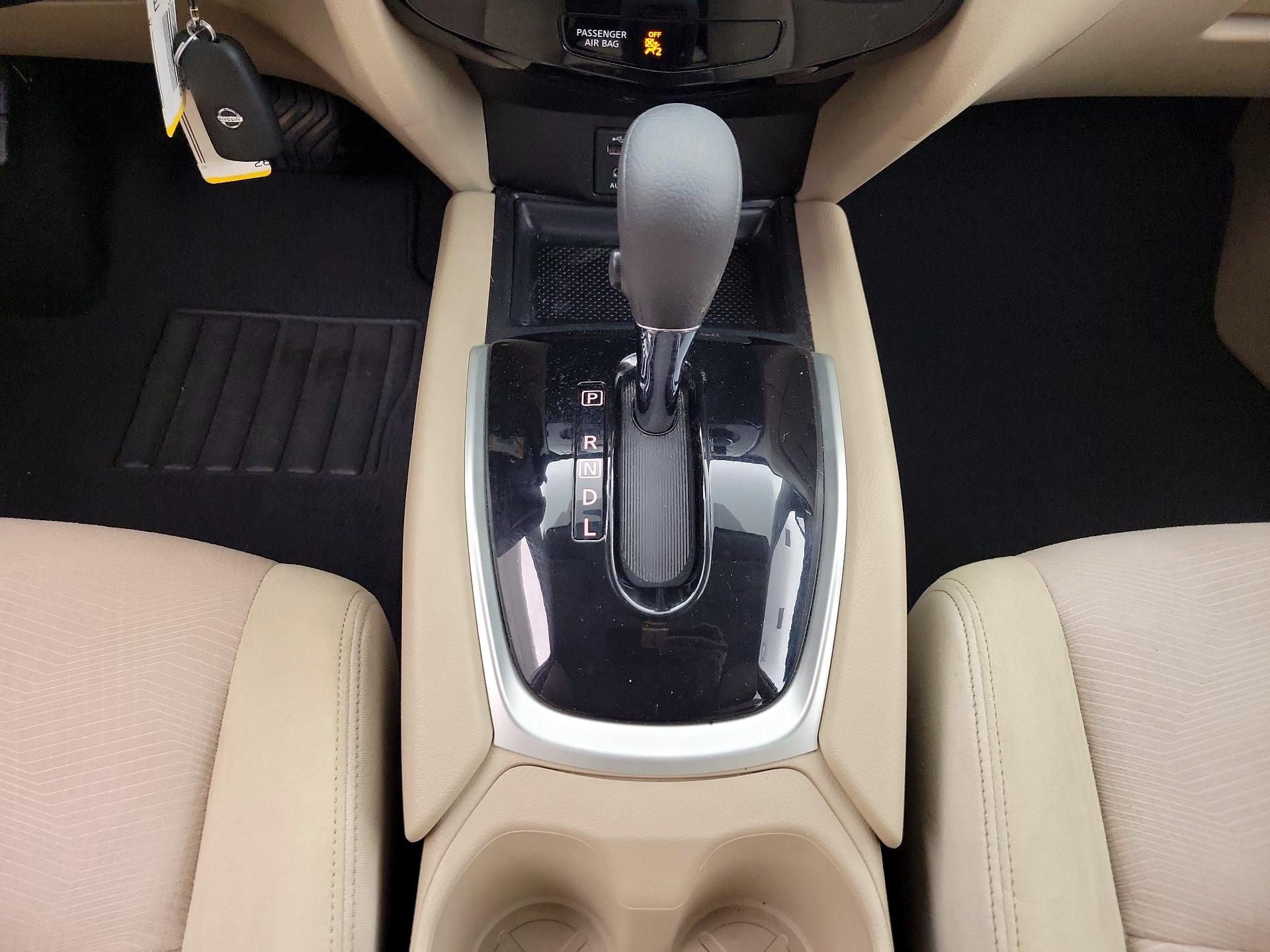 Thumbnail: 2016 Nissan Rogue - 17