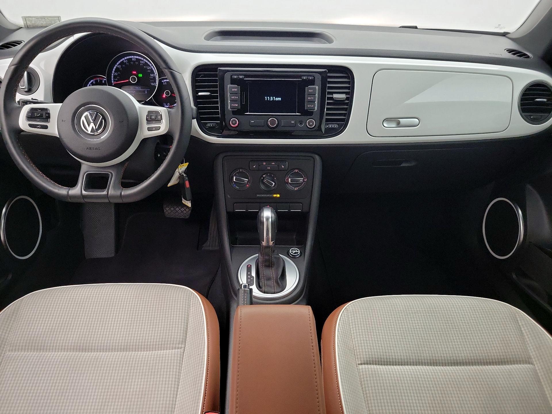 Thumbnail: 2015 Volkswagen Beetle - 9