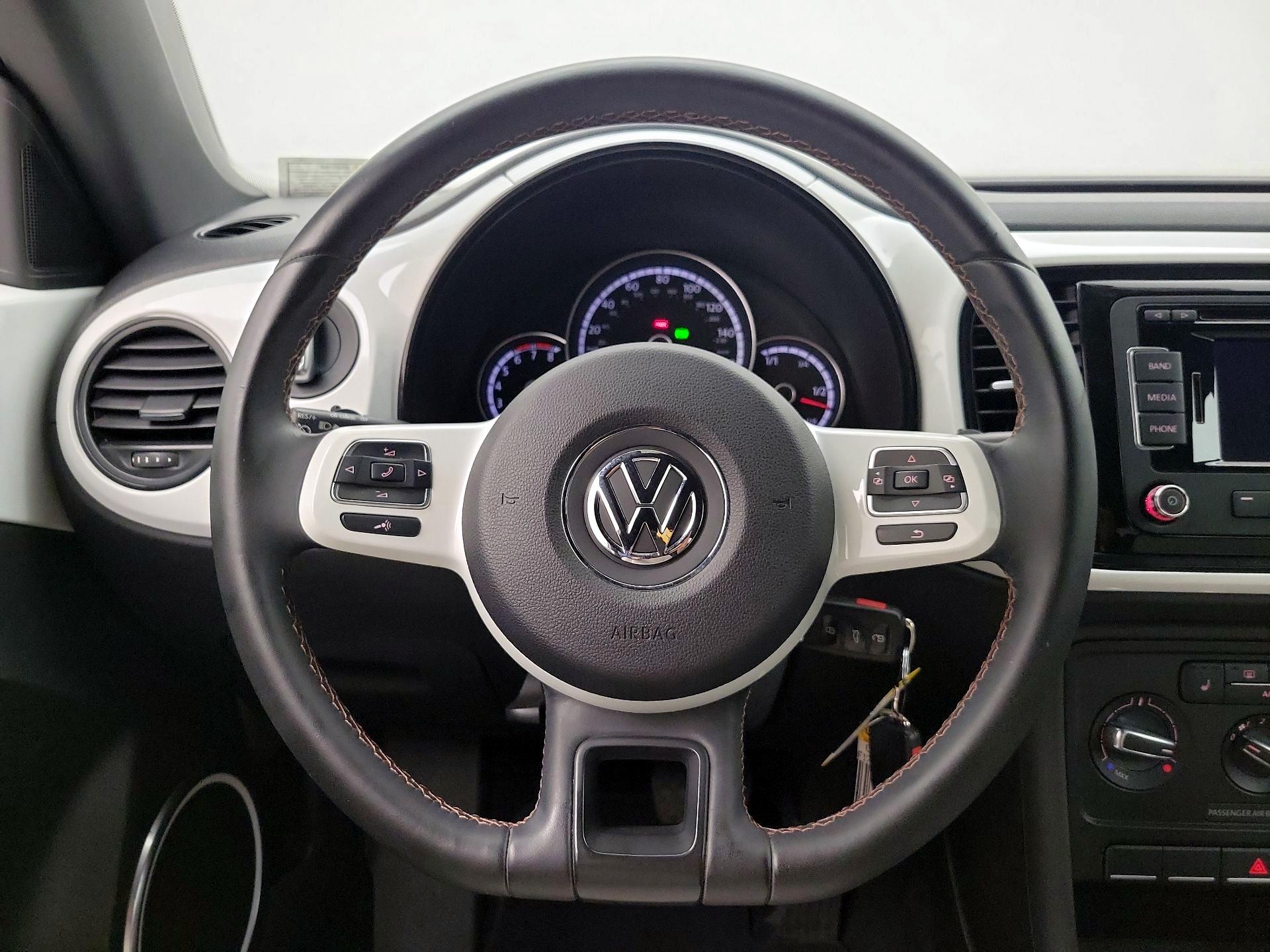 Thumbnail: 2015 Volkswagen Beetle - 10