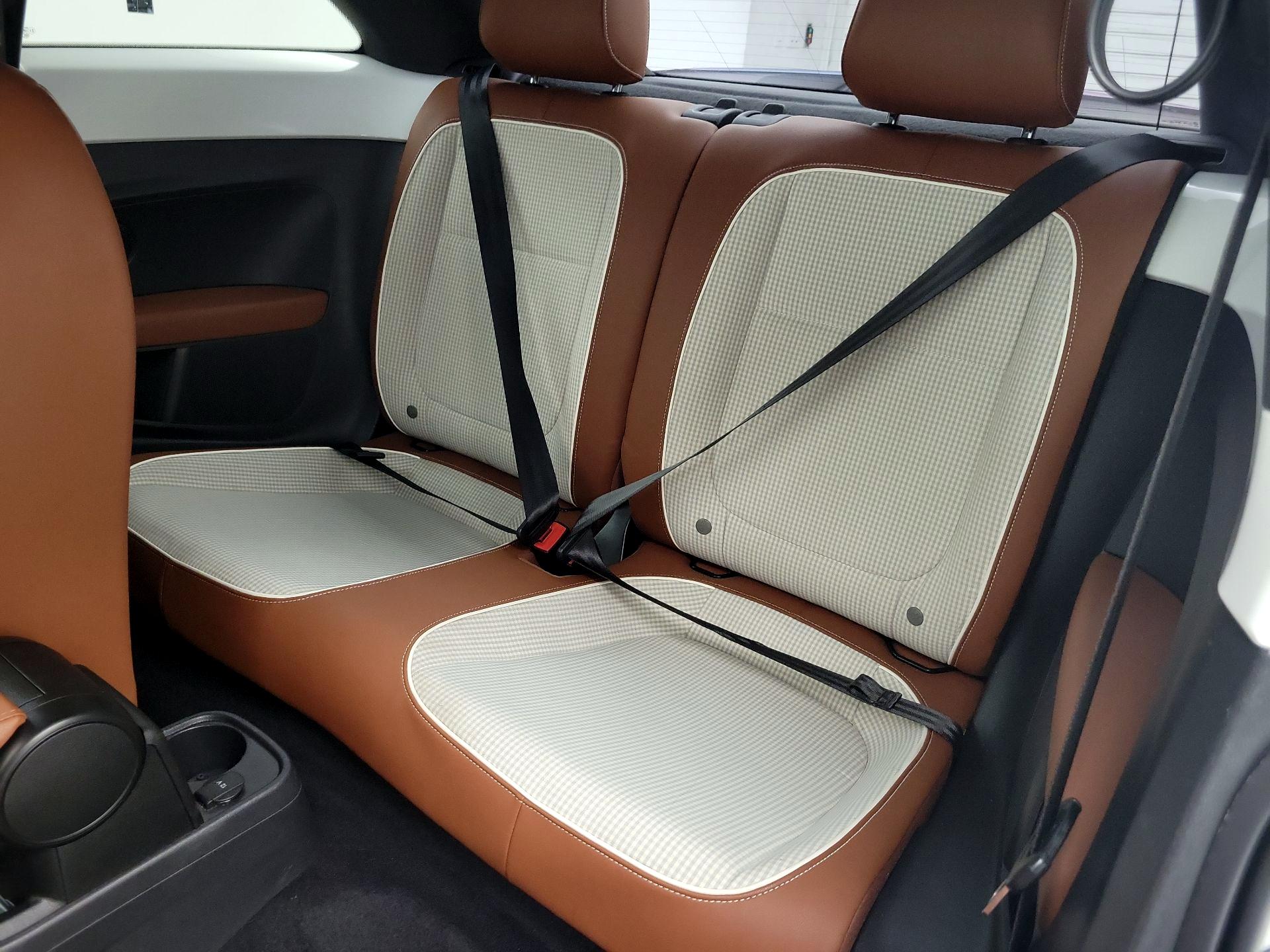 Thumbnail: 2015 Volkswagen Beetle - 17