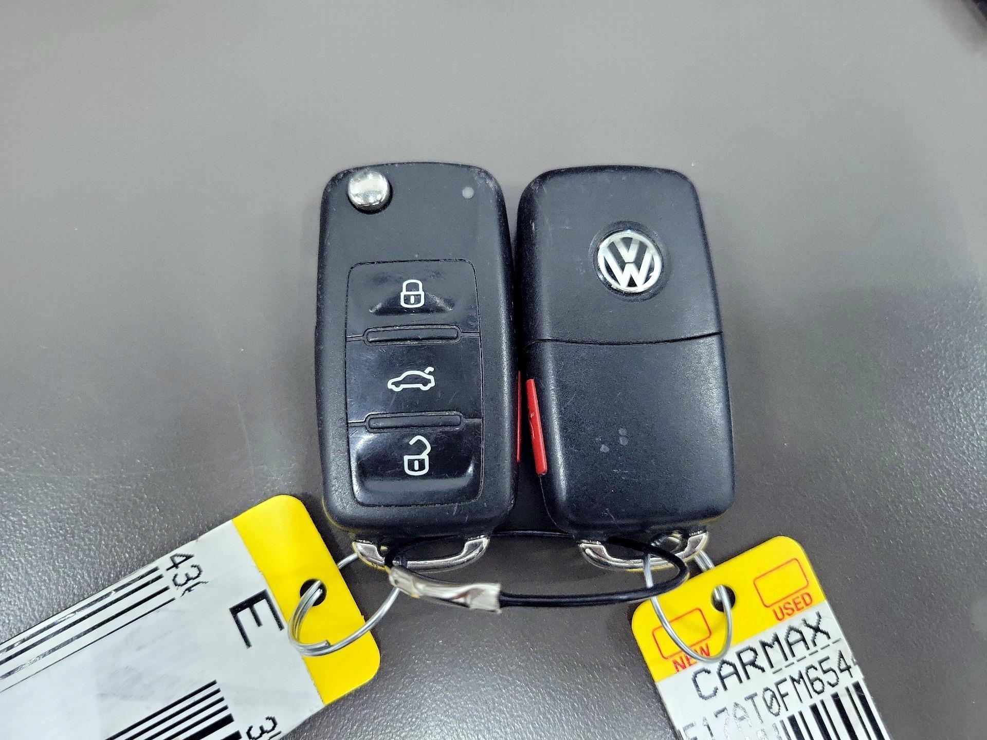 Thumbnail: 2015 Volkswagen Beetle - 20